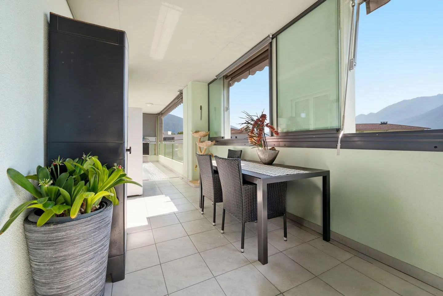 5.5-room apartment with a view of greenery - Photo 2 of 12