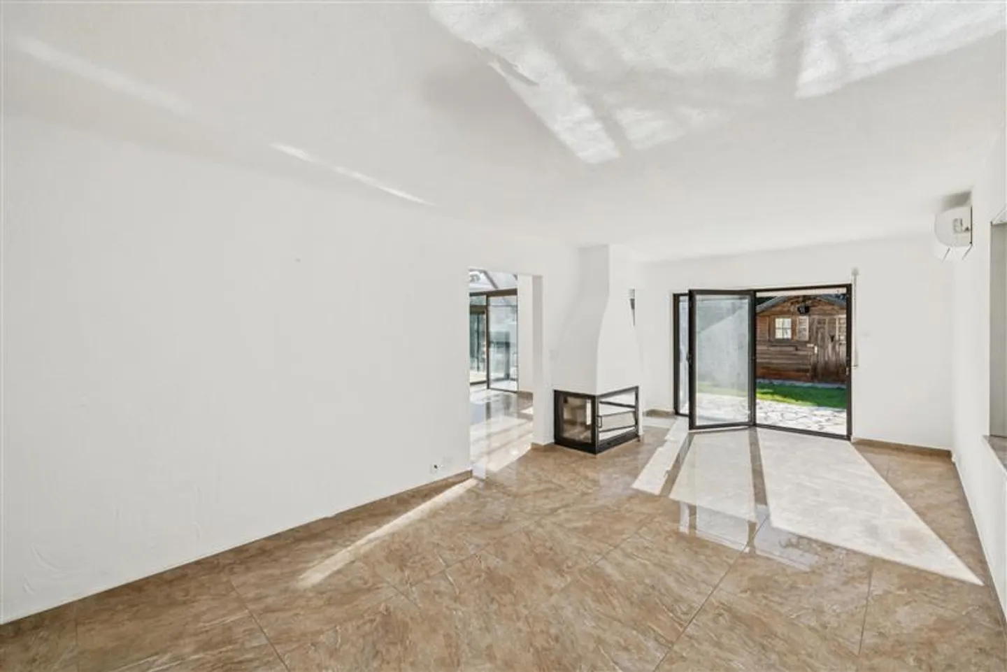 Very Bright Architect Villa - Photo 2 of 13