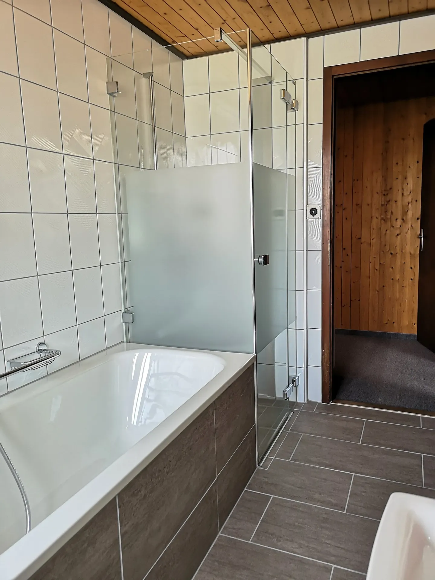 For sale large multipurpose space with storage, 3 parking spaces, 2 apartments - Photo 20 of 23