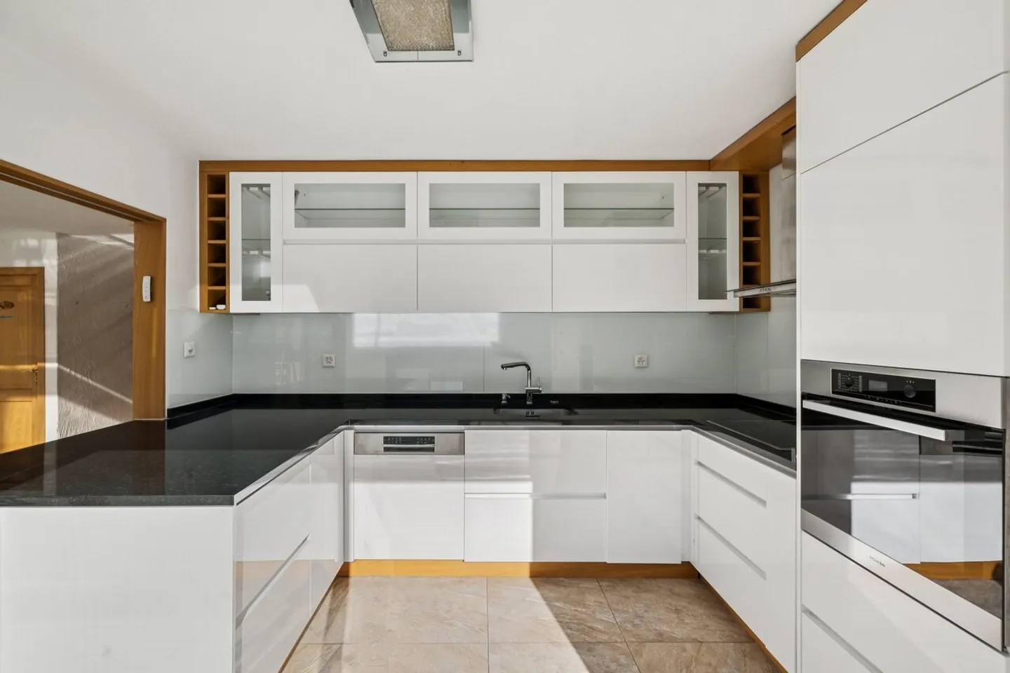 Very Bright Architect Villa - Photo 4 of 13