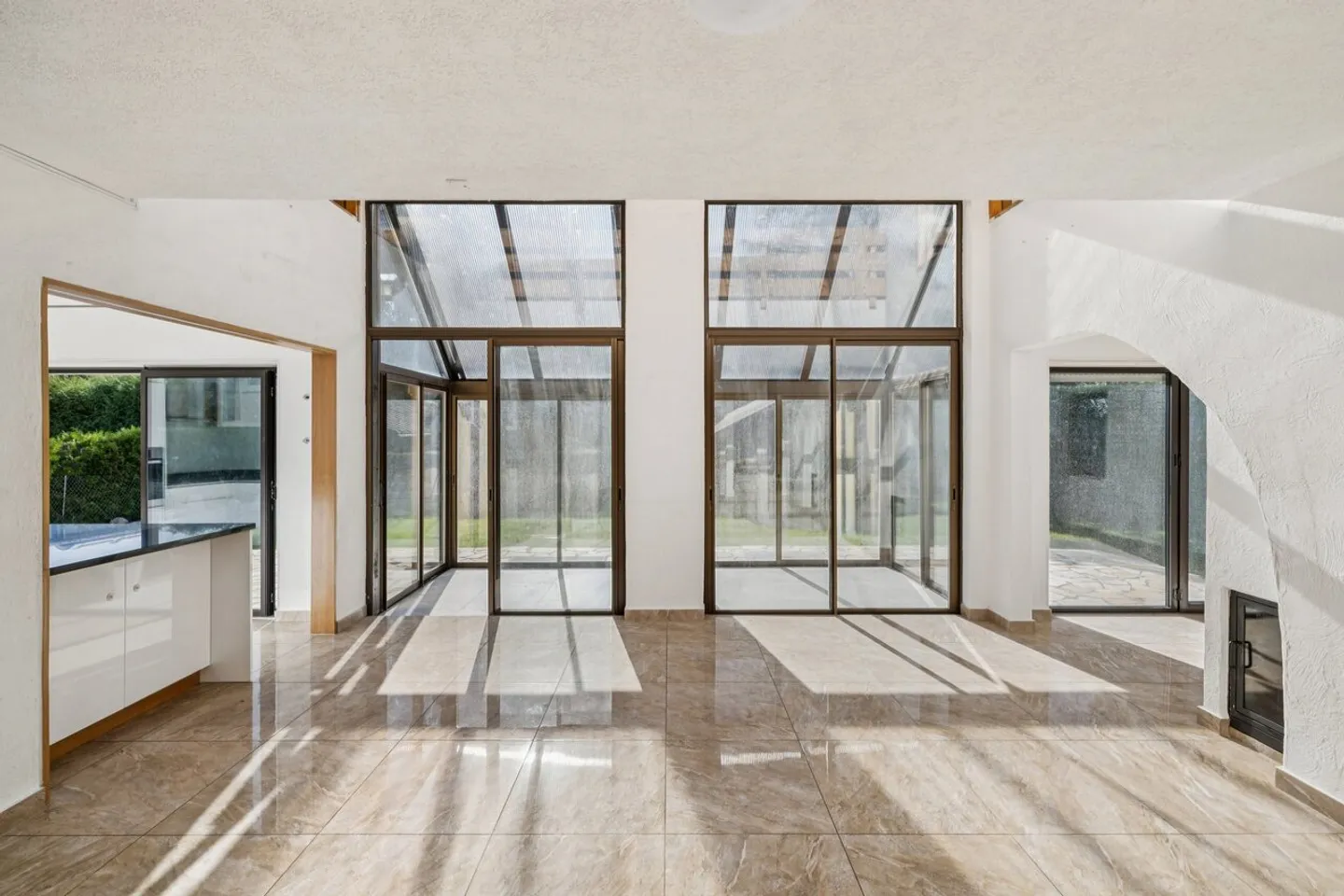 Very Bright Architect Villa - Photo 5 of 13