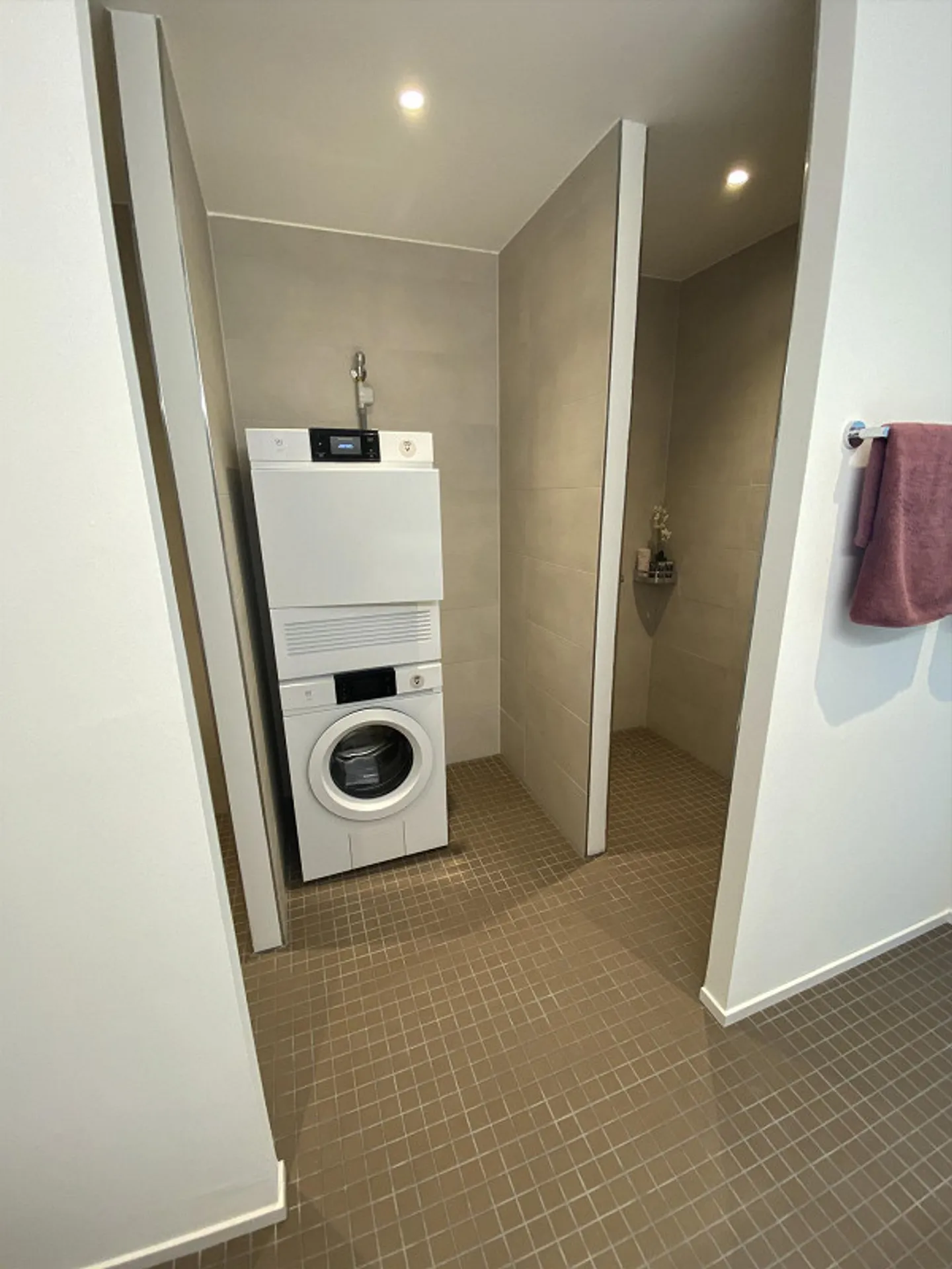 Living Above the Rooftops of Dübendorf - Photo 4 of 6