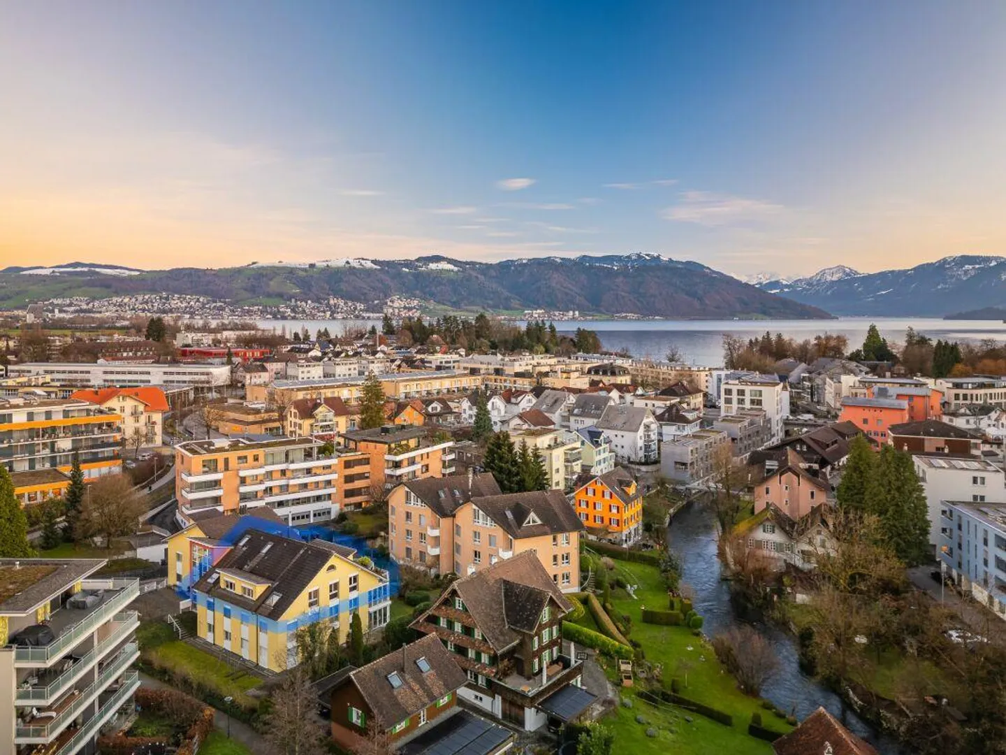 Aussergewöhnliche 8 1/2-Zimmer-Maisonettewohnung im Zentrum von  Cham - Foto 5 von 23