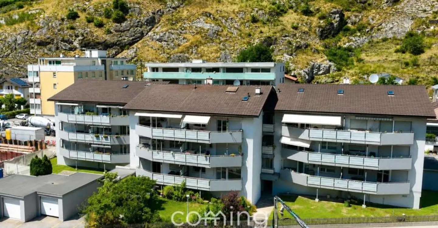 Ideal as a Home or Investment: 4.5-Room Apartment in Upper Valais - Photo 3 of 10
