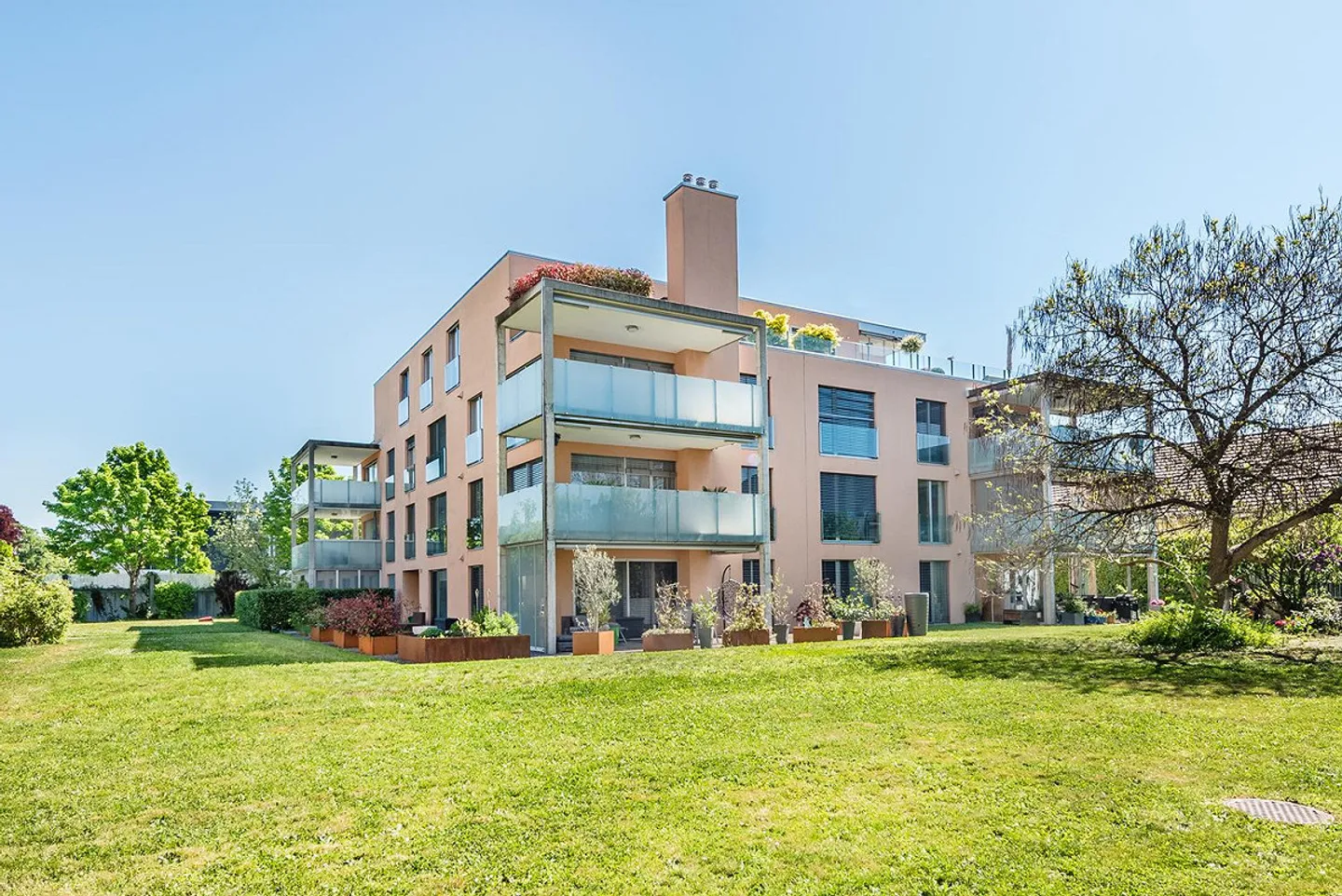 Modern 4.5-room apartment in a preferred location near the lake - Photo 1 of 15