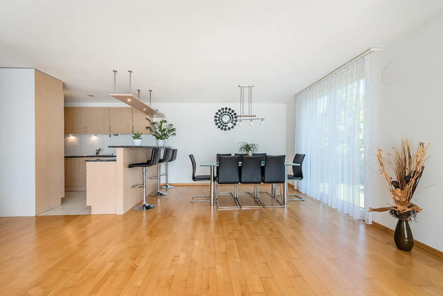 Modern 4.5-room apartment in a preferred location near the lake - Photo 7 of 15