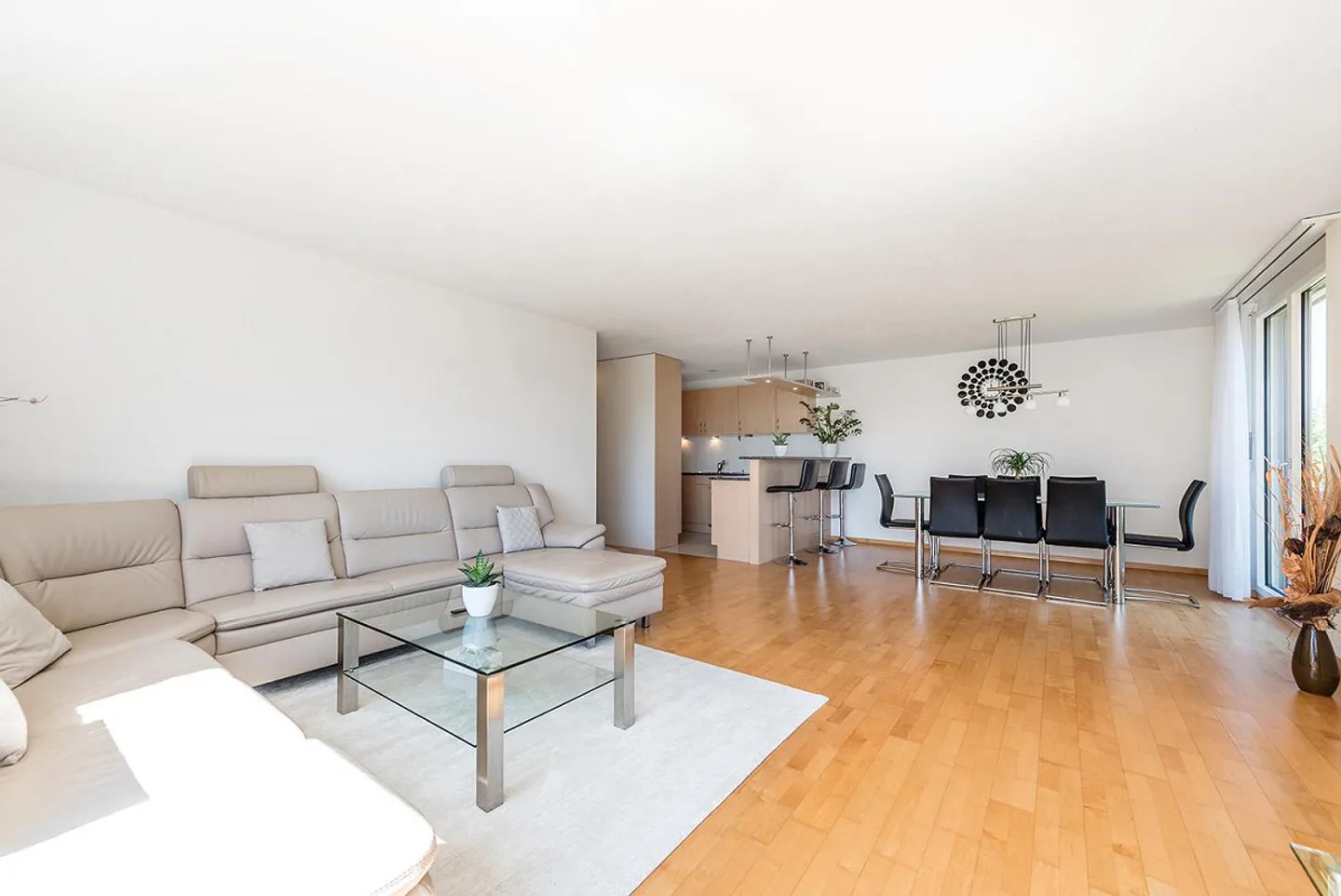 Modern 4.5-room apartment in a preferred location near the lake - Photo 11 of 15