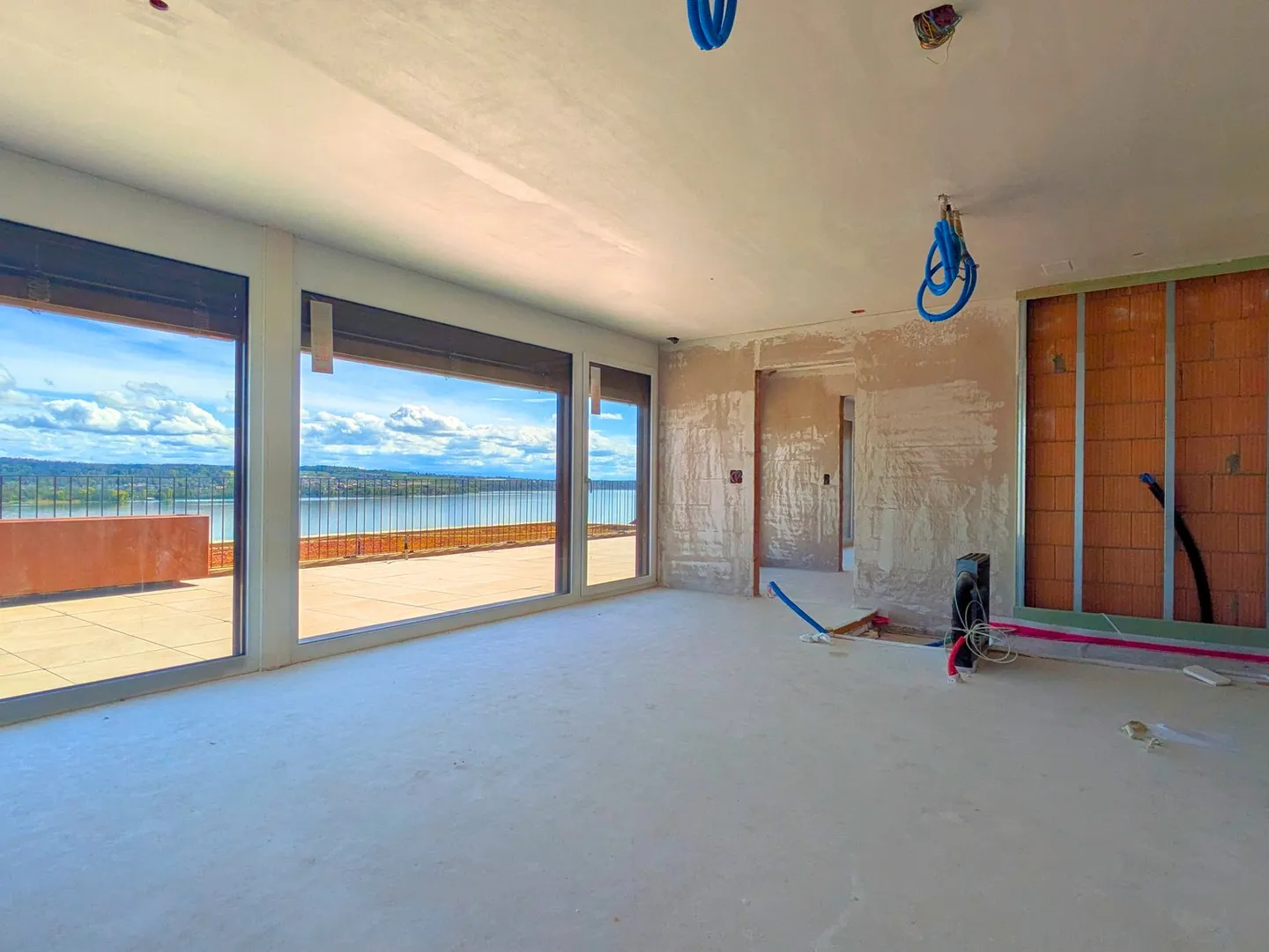 5.5-Room Luxury Duplex Terrace House with Lake and Alpine Views - Photo 5 of 10