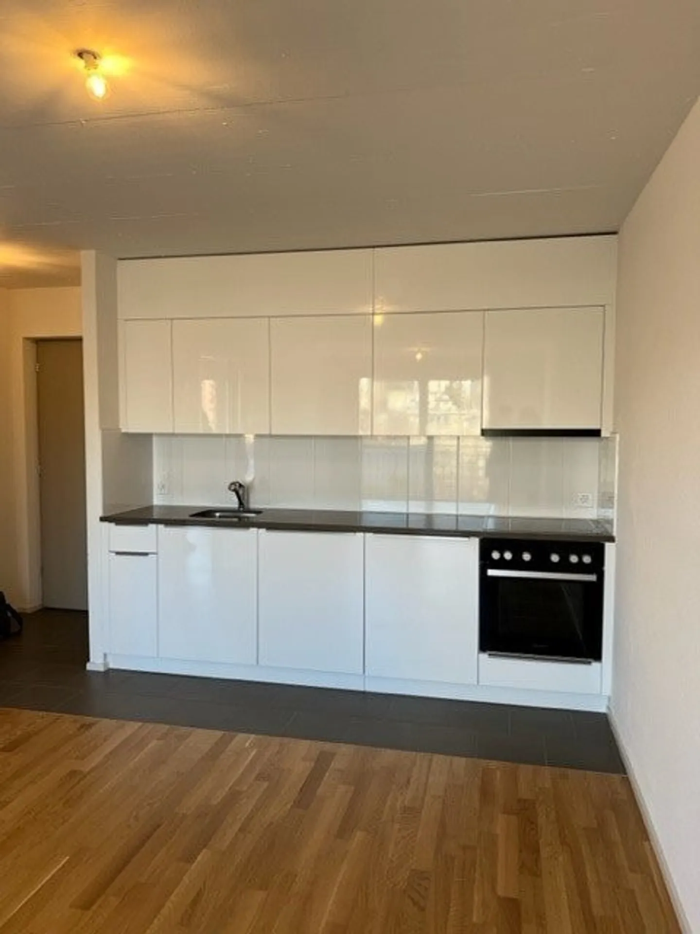Modern Studio in Urban Area - Photo 3 of 4
