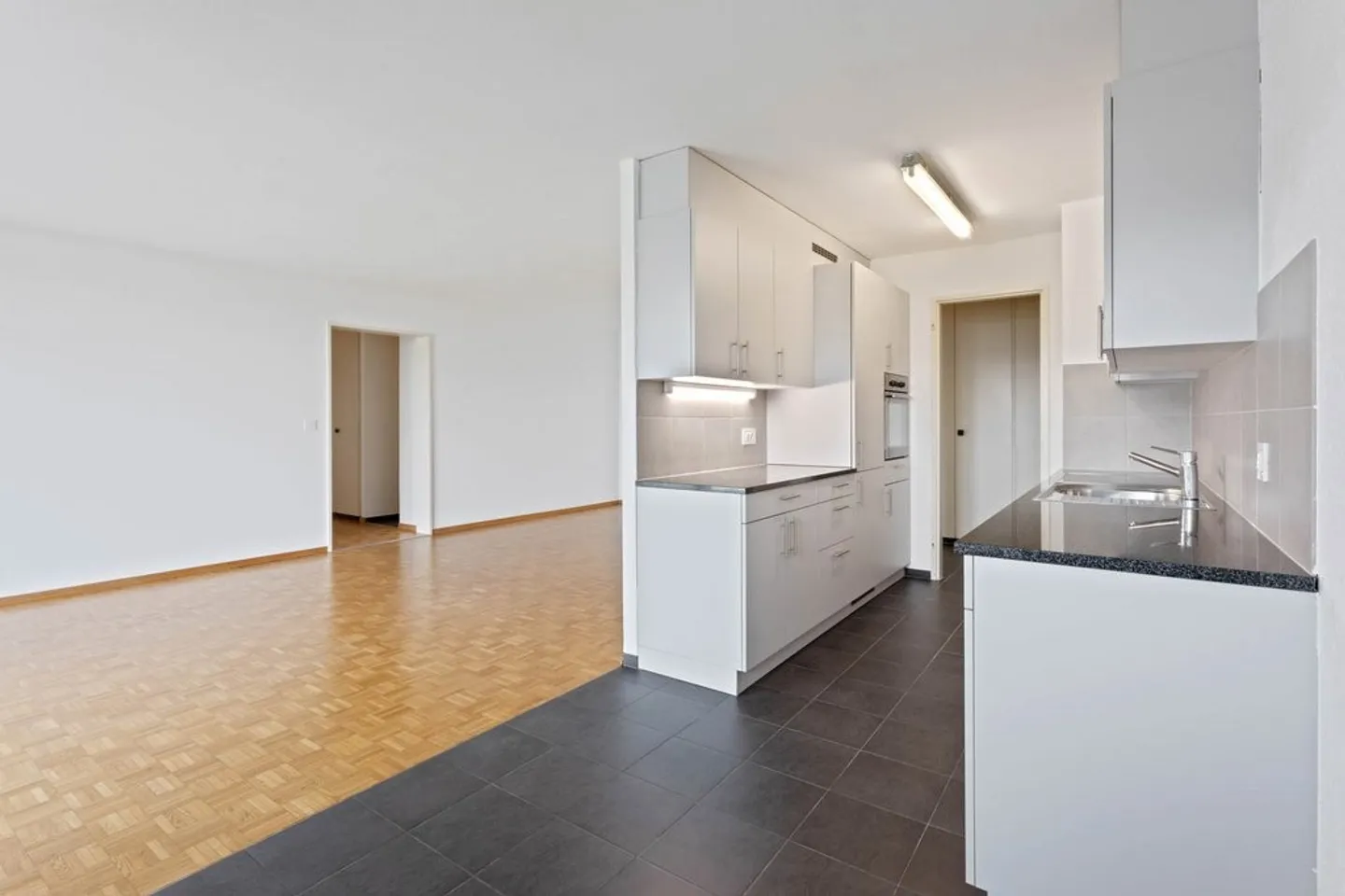 Geräumige Wohnung mit Balkon - Foto 9 von 11