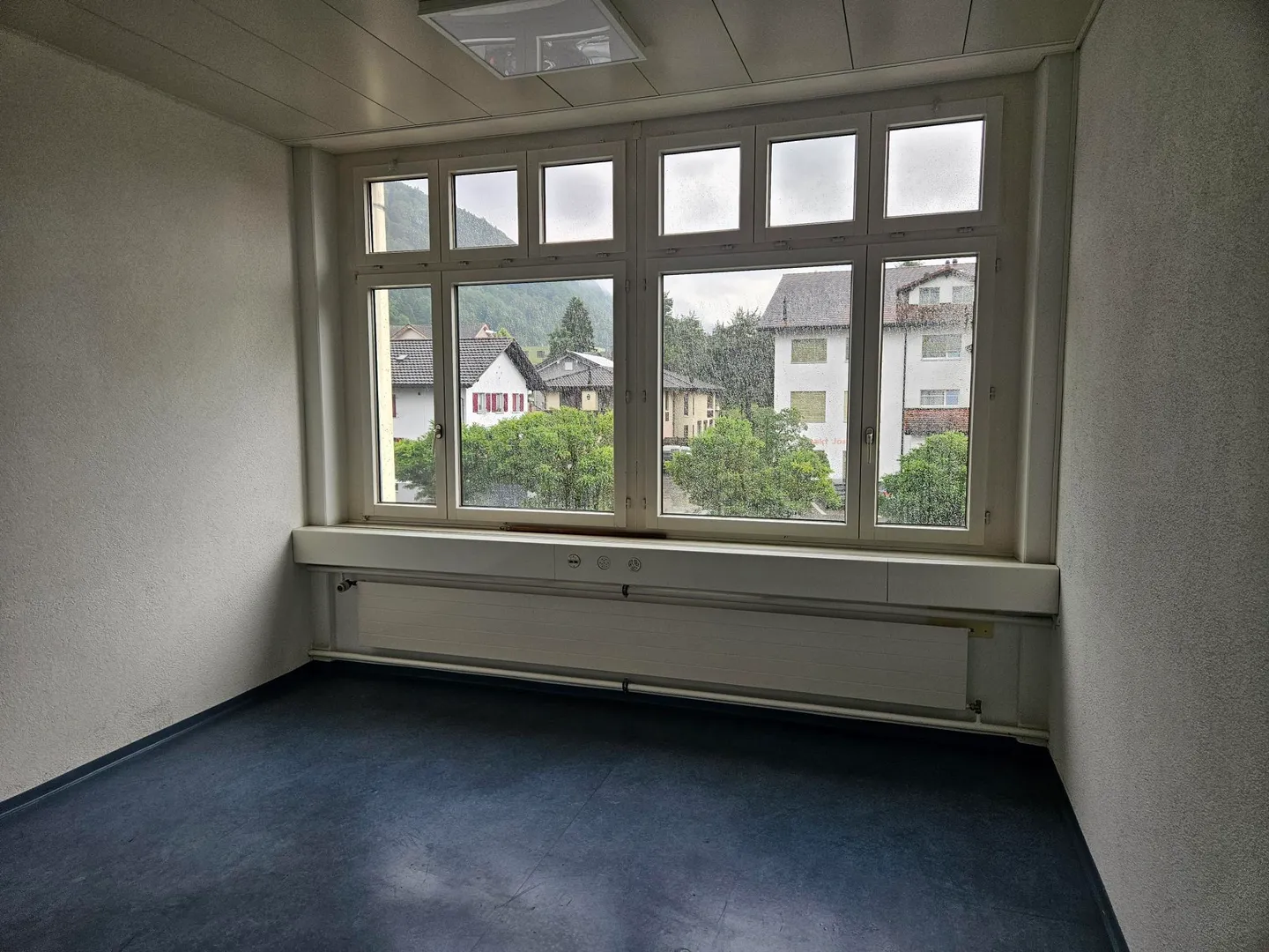 Office space for rent - Photo 3 of 9