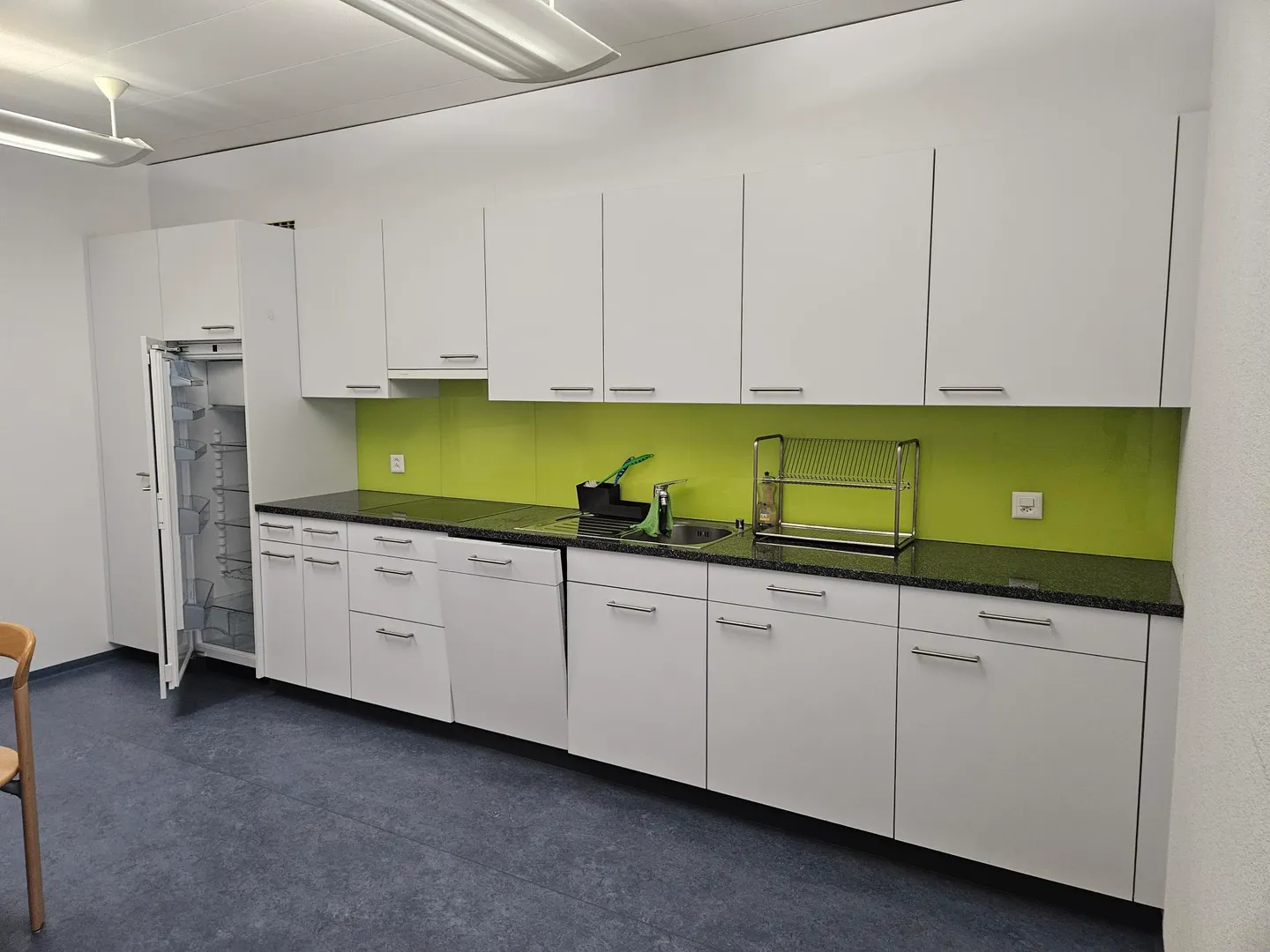 Office space for rent - Photo 7 of 9