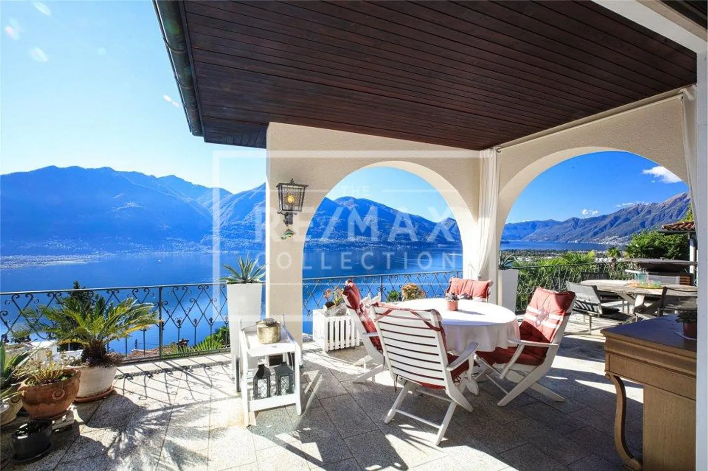 6-Room Villa with Lake View - Photo 13 of 13