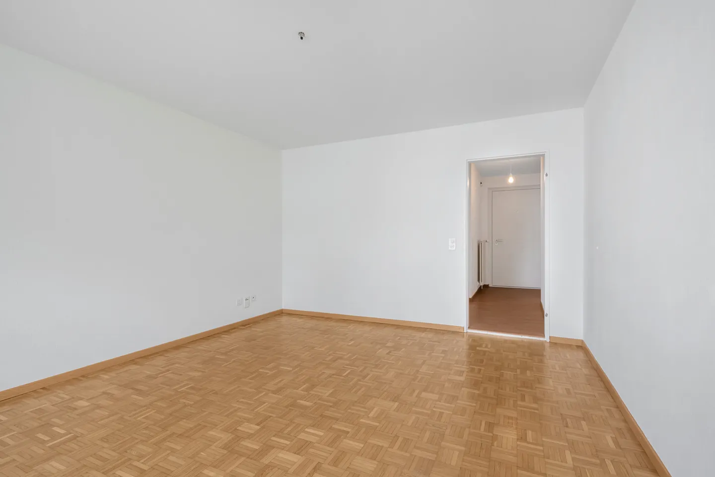 Geräumige Wohnung mit Terrasse - Foto 3 von 11