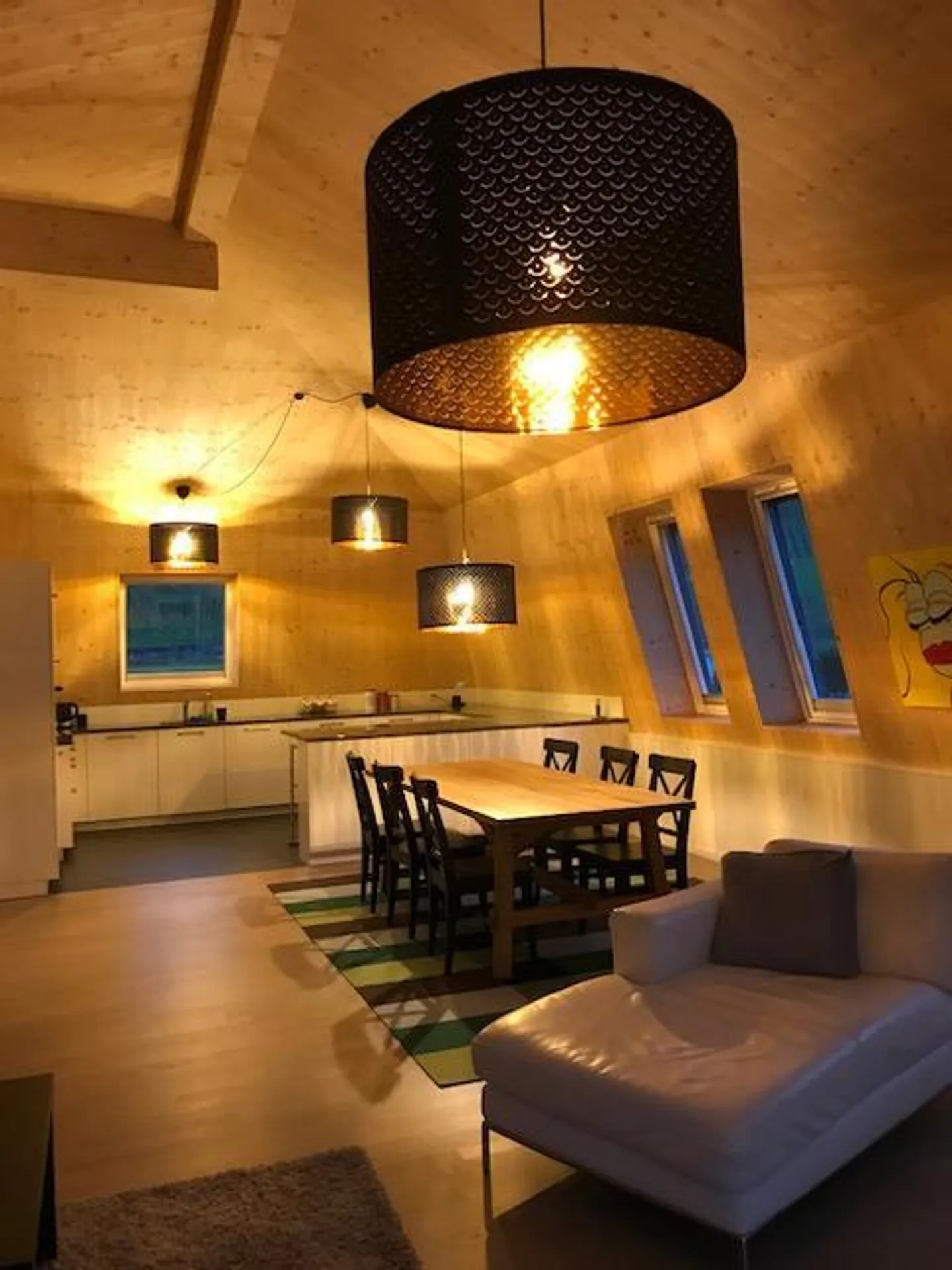 Bell'appartamento spazioso con 2 grandi balconi - Foto 3 di 7