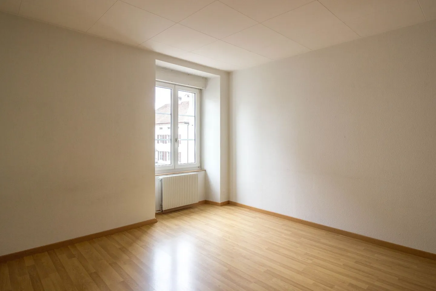 Grand-Rue 8, Les Brenets - 5-Zimmer-Wohnung im Erdgeschoss - Foto 2 von 9