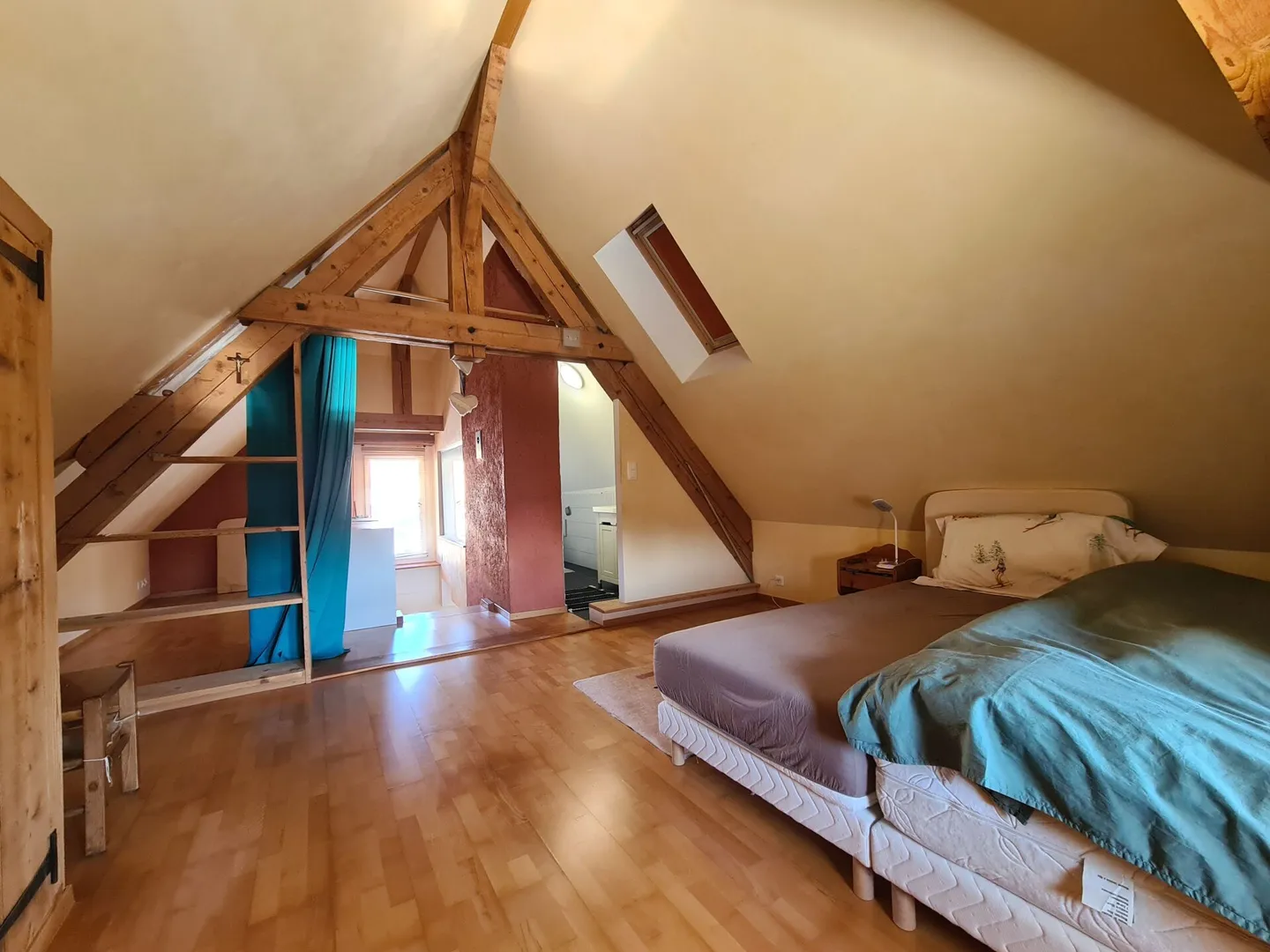 Charming Duplex Attic Apartment - Photo 8 of 10