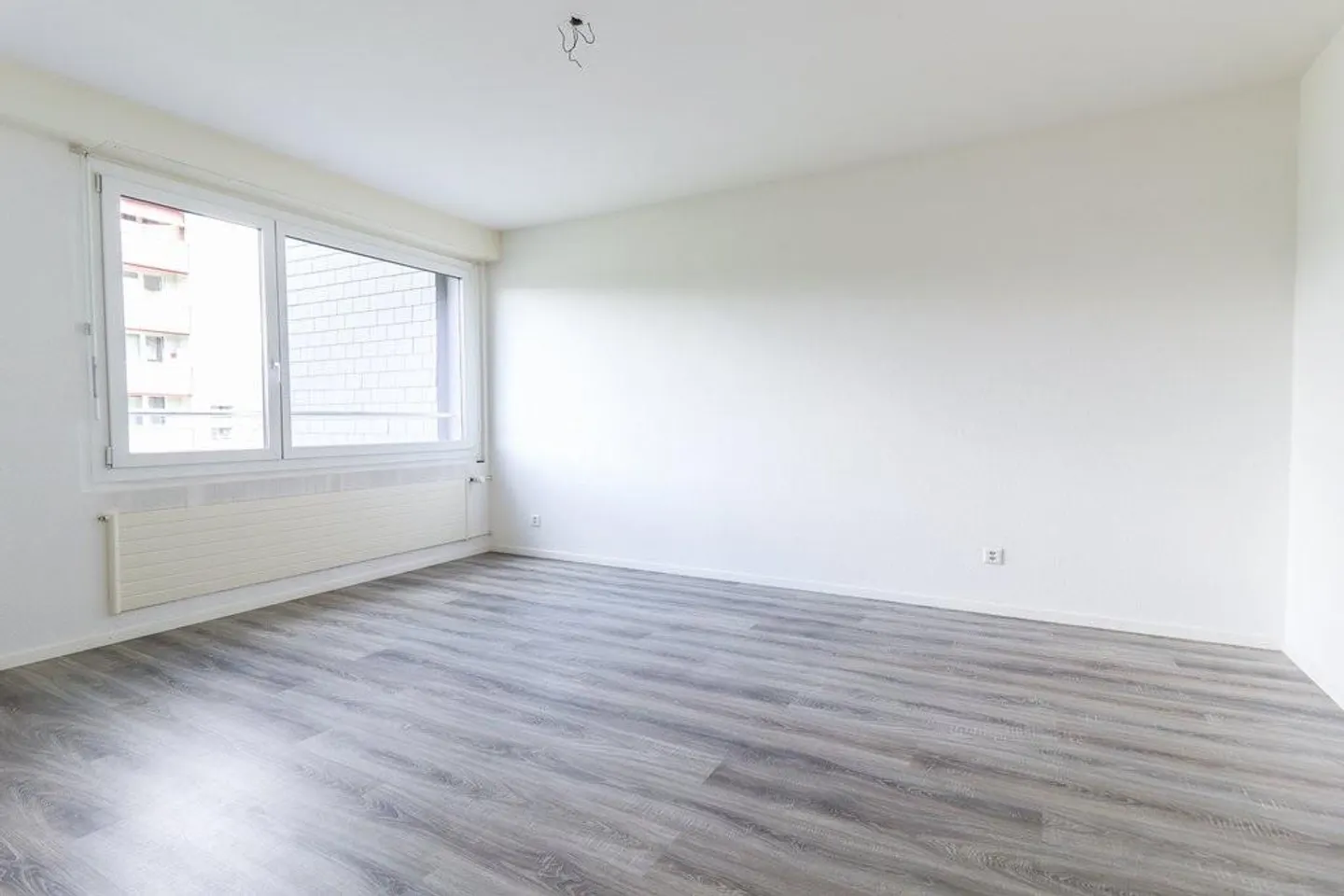 Modern Apartment with Balcony - Photo 7 of 11