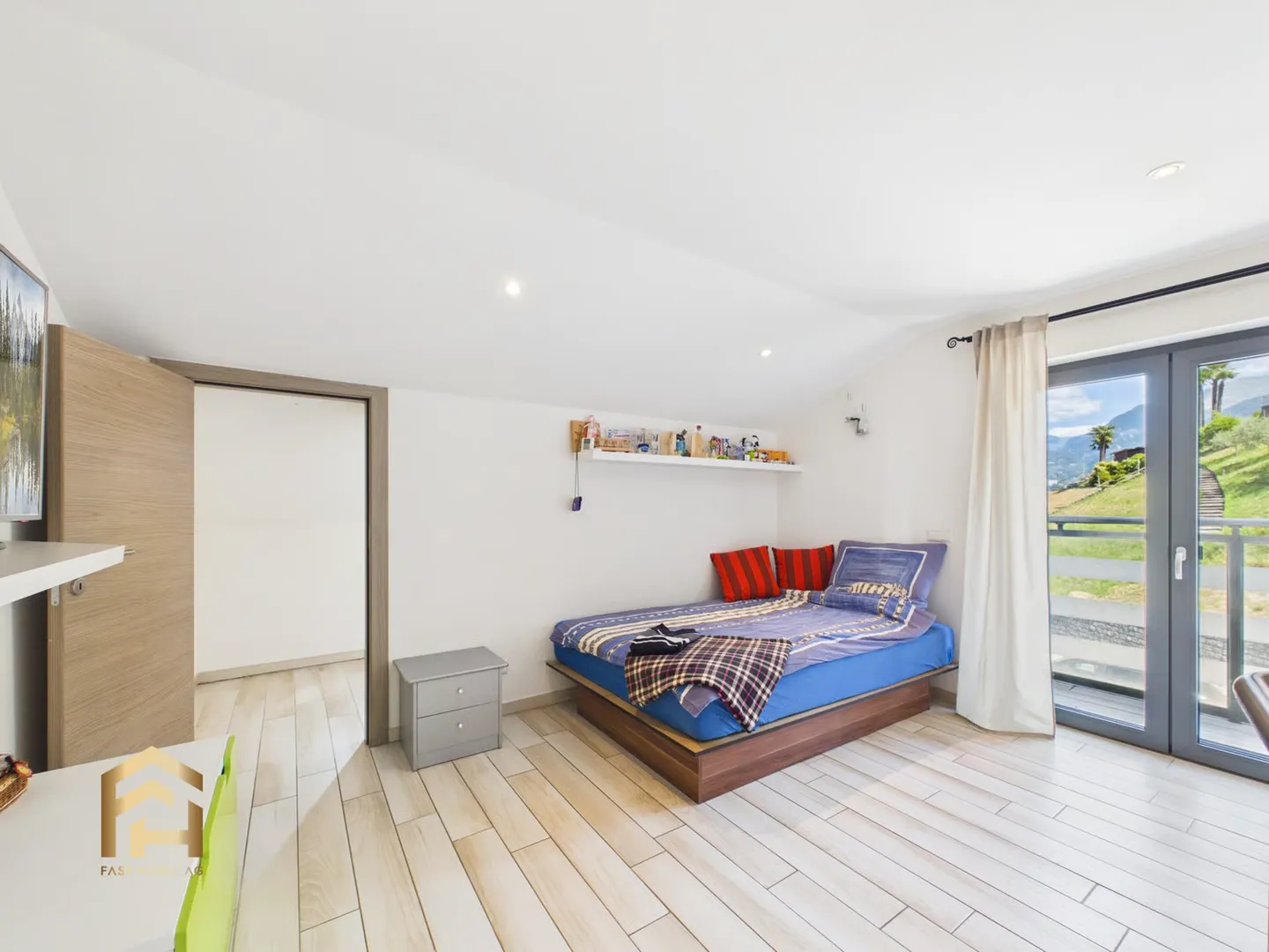 Appartement duplex avec piscine, jardin et vue sur le lac Majeur - Photo 8 sur 13