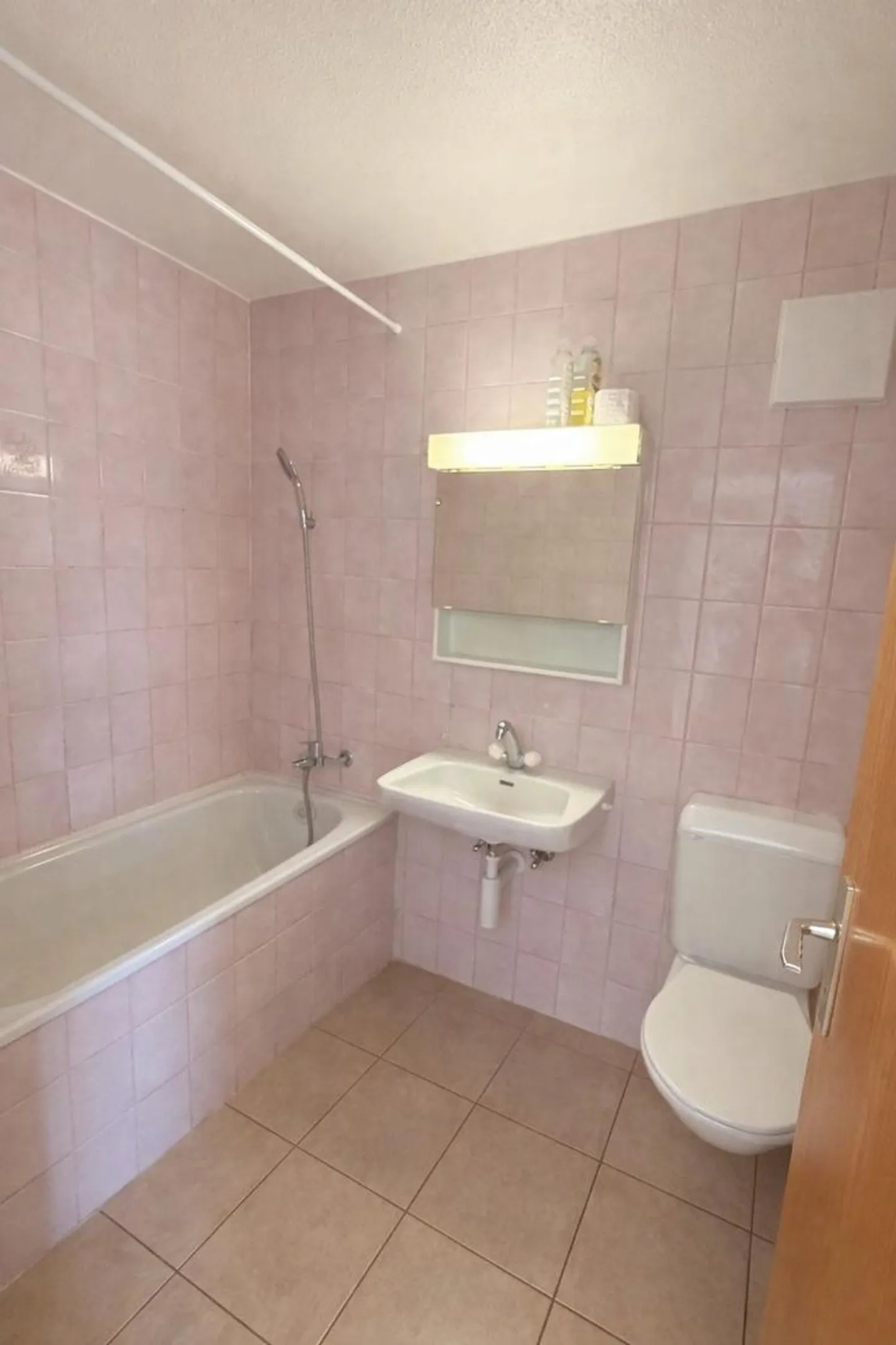2.5 rooms on the 2nd floor in Bex - Photo 4 of 5
