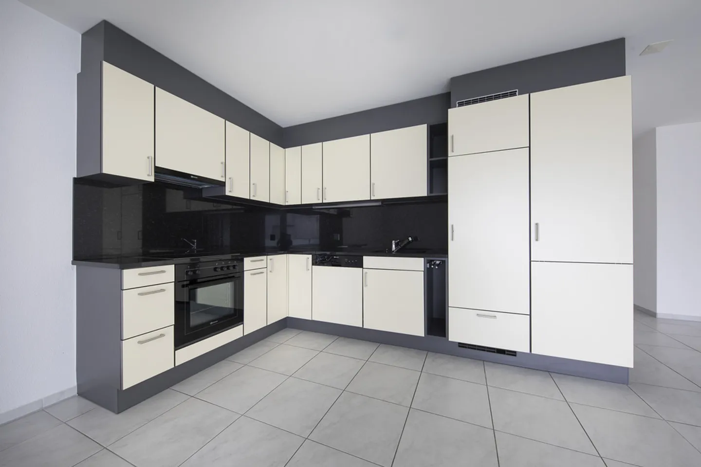 Appartement spacieux et lumineux dans un emplacement idéal ! - Photo 3 sur 11