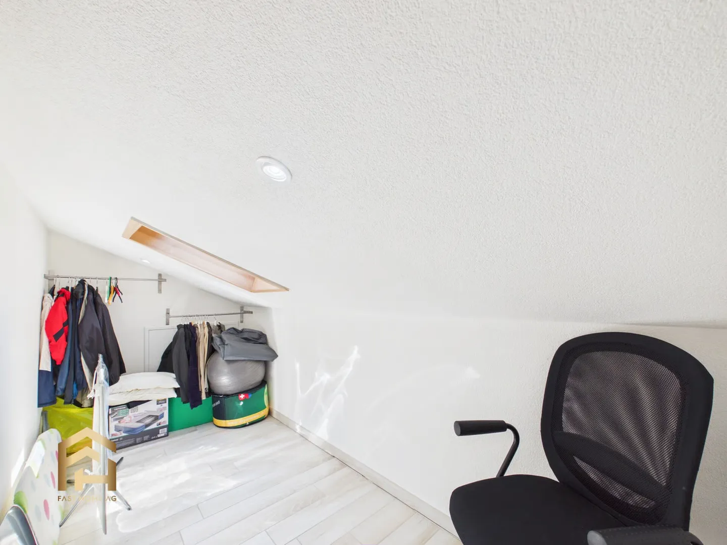 Appartement duplex avec piscine, jardin et vue sur le lac Majeur - Photo 11 sur 13