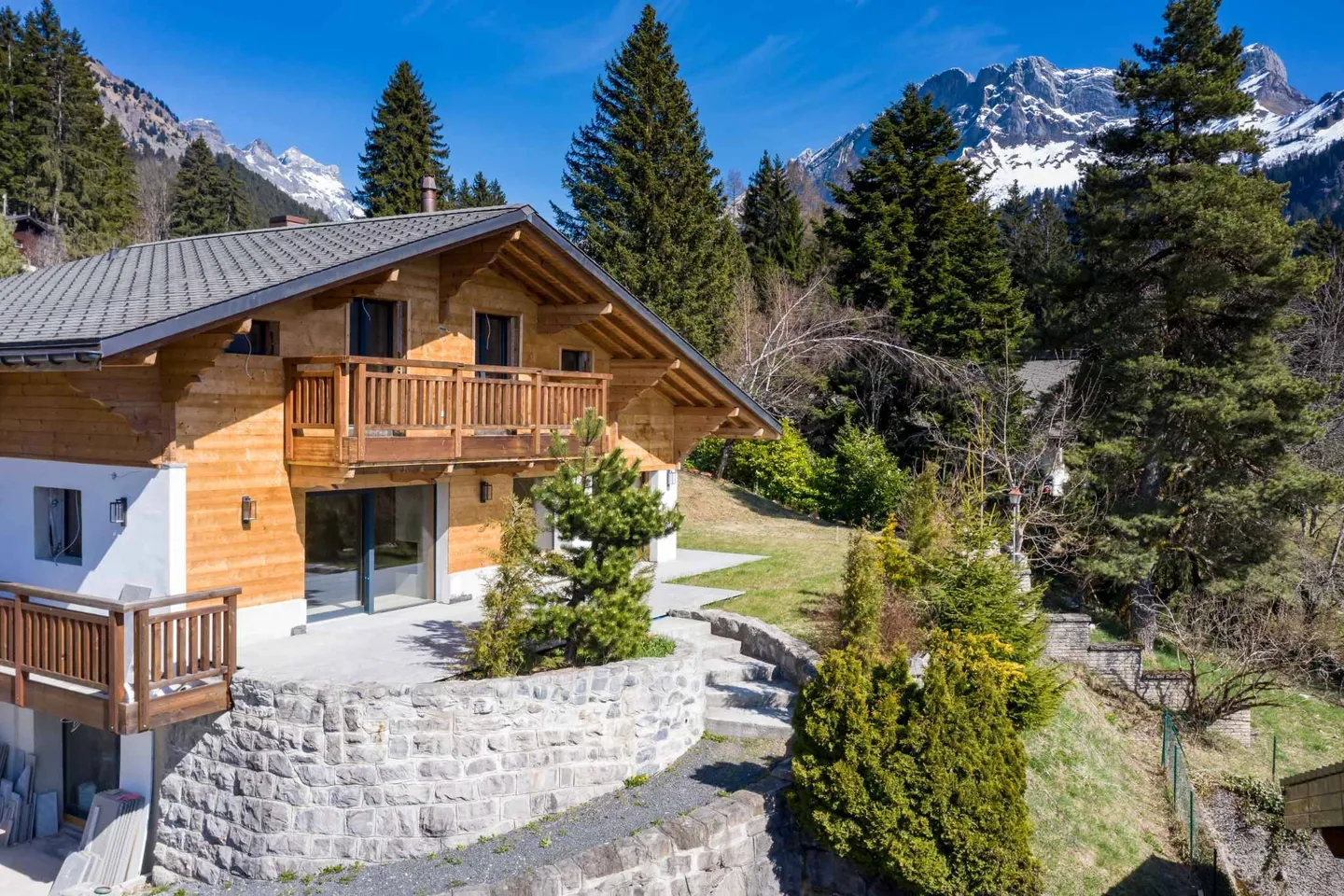 Chalet for sale - Photo 1 of 7