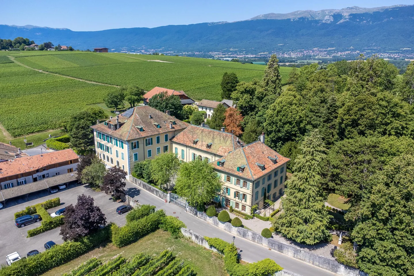 Exclusivité! 7 pièces dans une maison jumelée dans une charmante résidence - Photo 1 sur 18