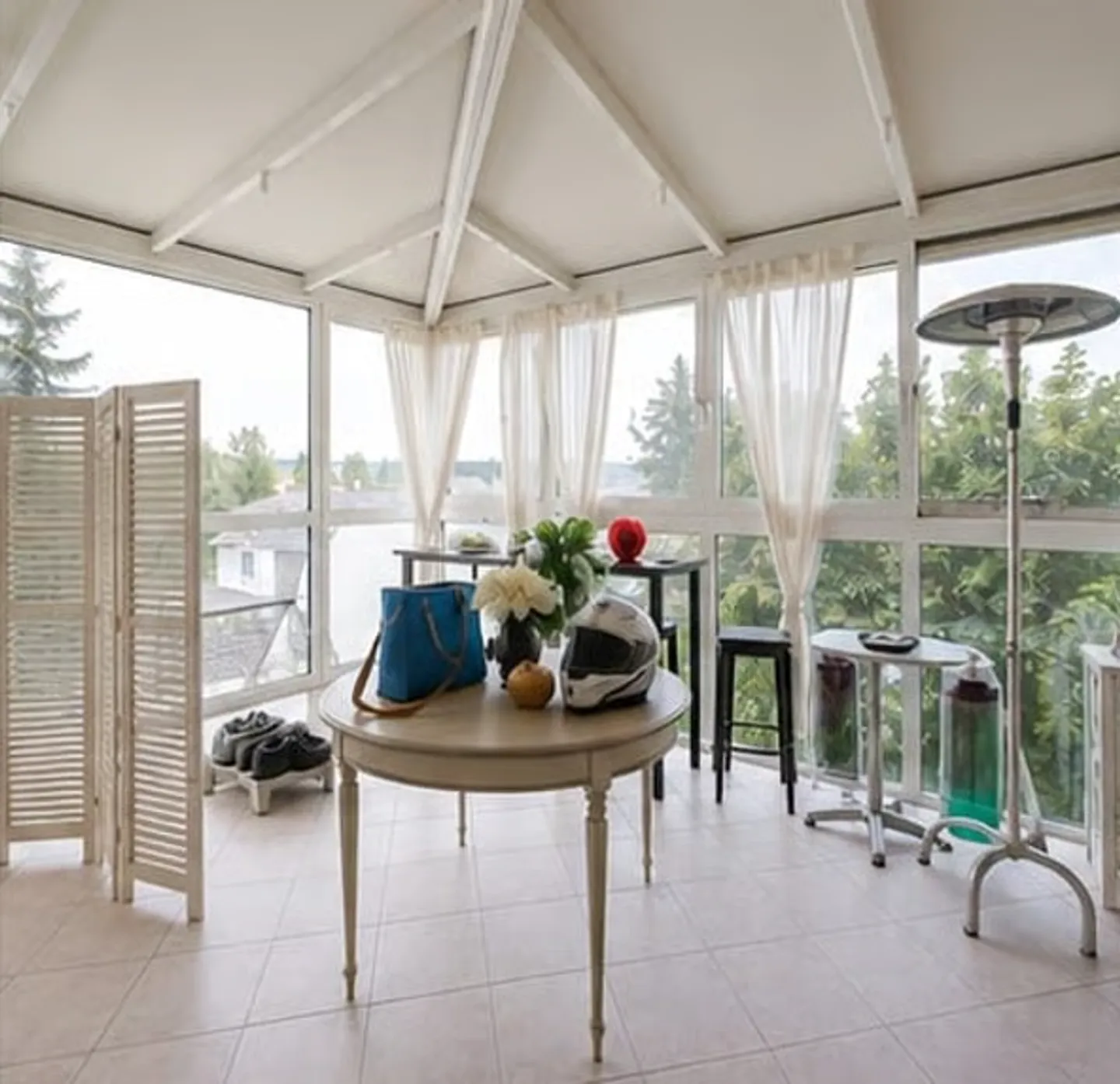 Single-family house with three levels, spacious and bright in La Chaux-de-Fonds - Photo 5 of 12