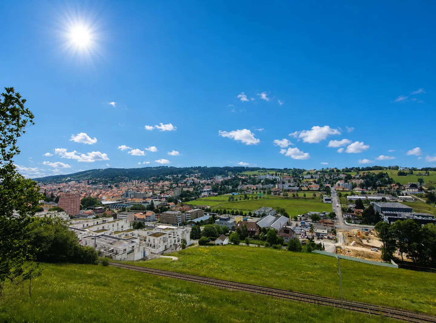 Single-family house with three levels, spacious and bright in La Chaux-de-Fonds - Photo 11 of 12