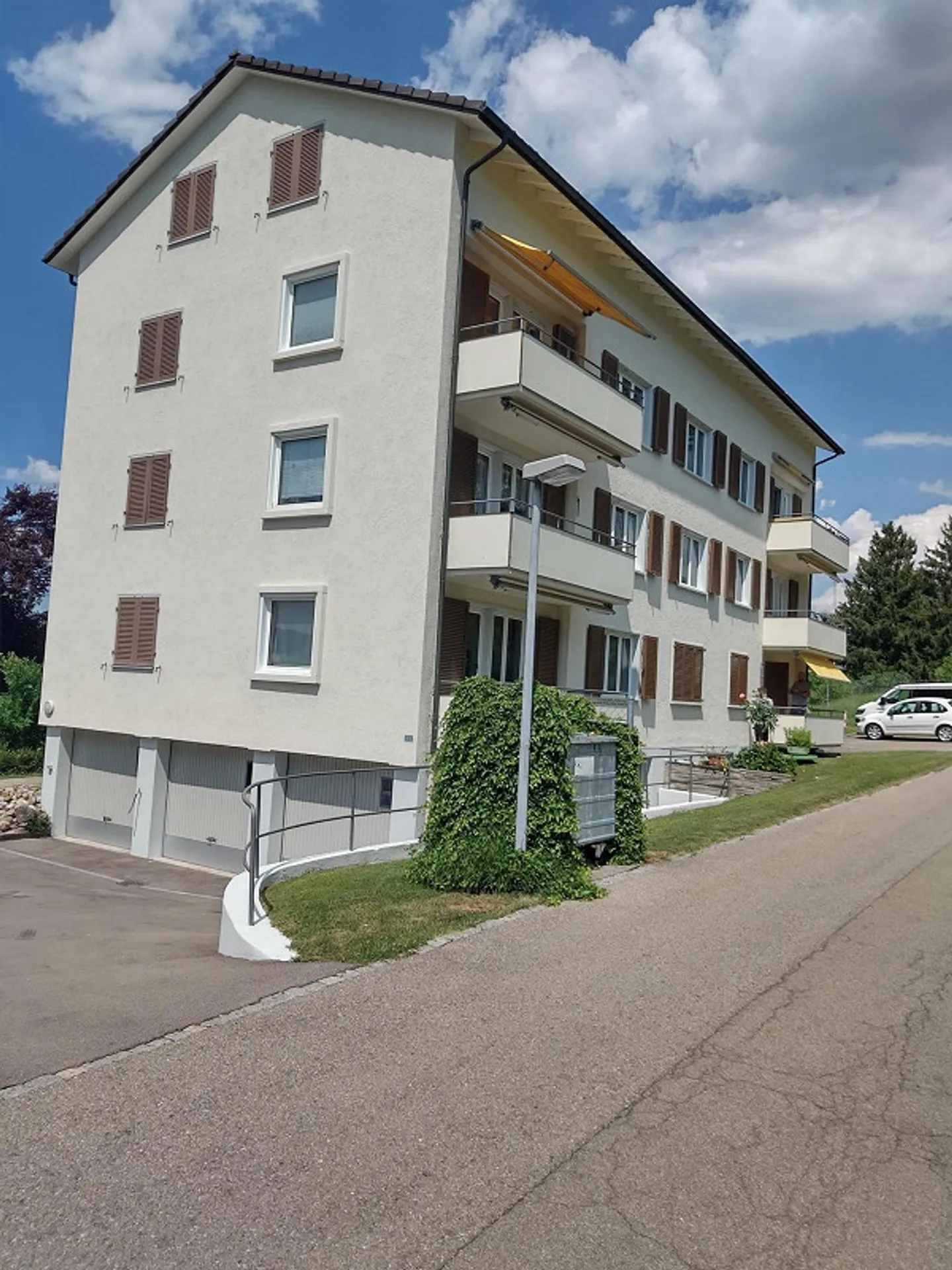 Appartement rénové de 3 pièces avec balcon dans un endroit calme - Photo 1 sur 7