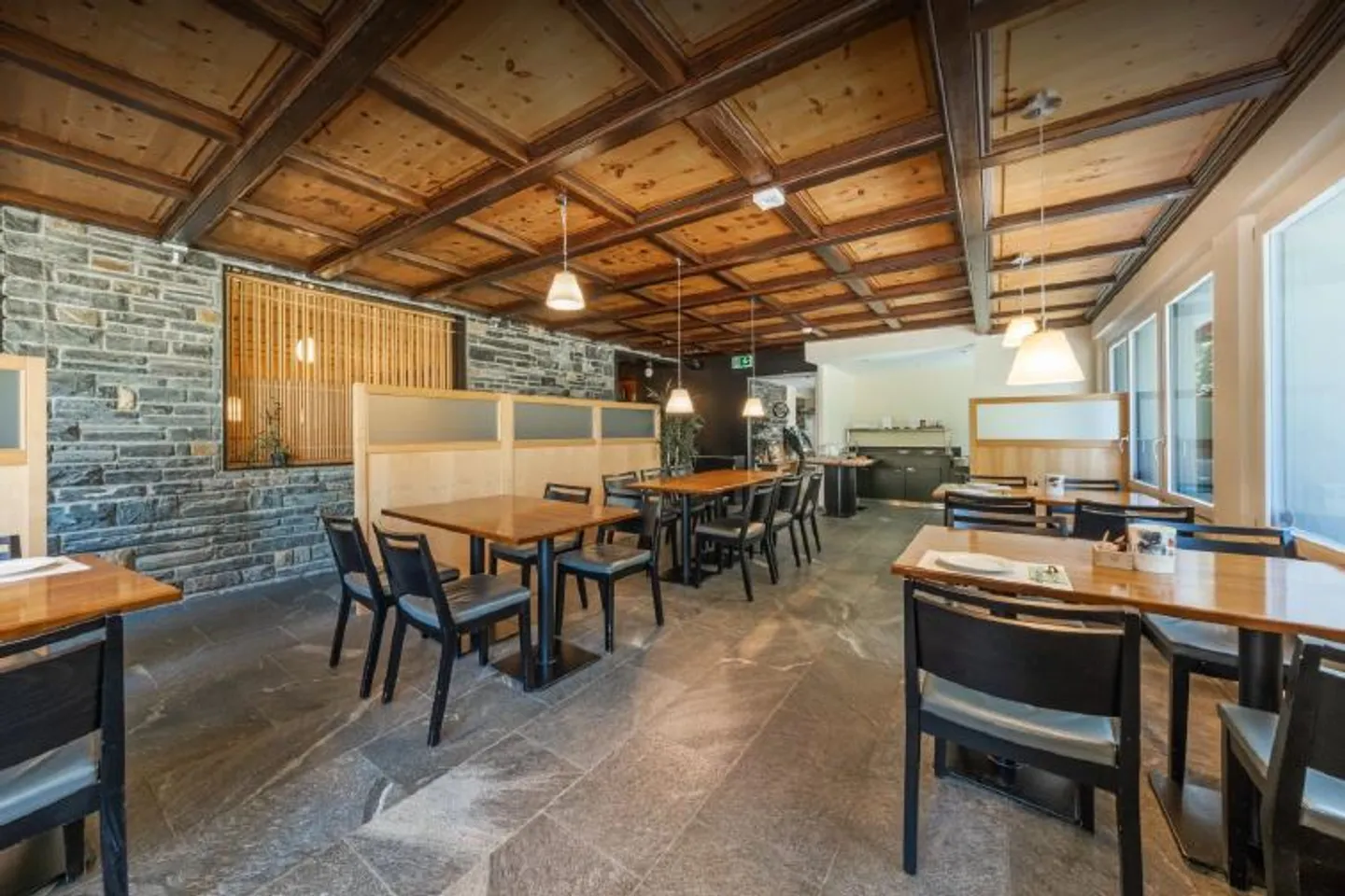 Mixed-use building for sale - Photo 5 of 8