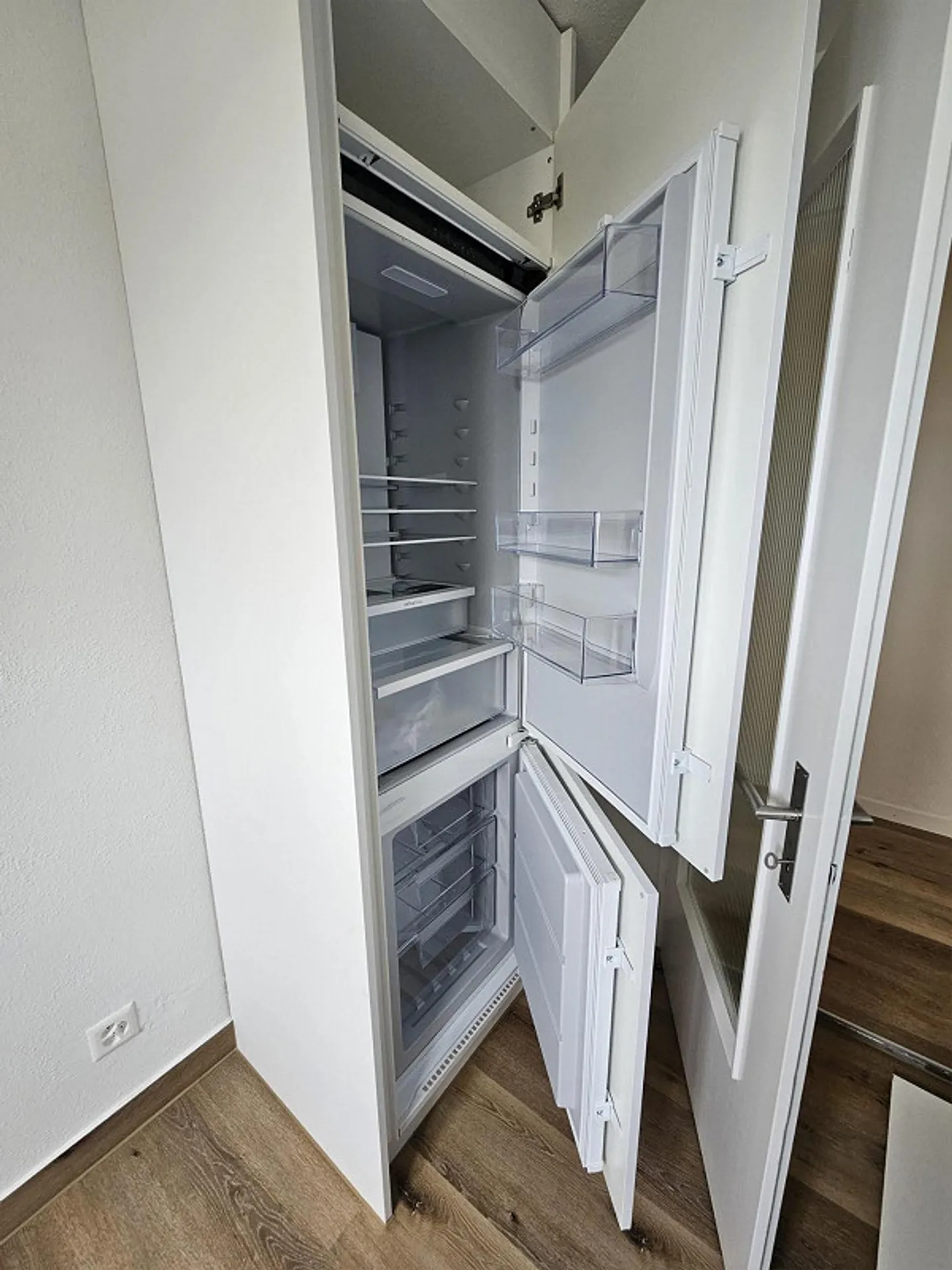 Appartement rénové de 3 pièces avec balcon dans un endroit calme - Photo 3 sur 7