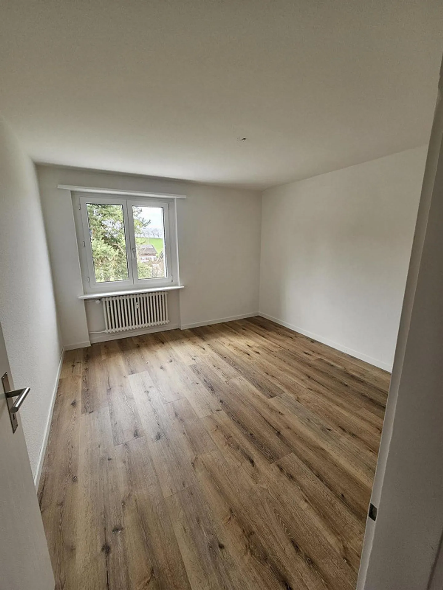 Appartement rénové de 3 pièces avec balcon dans un endroit calme - Photo 7 sur 7