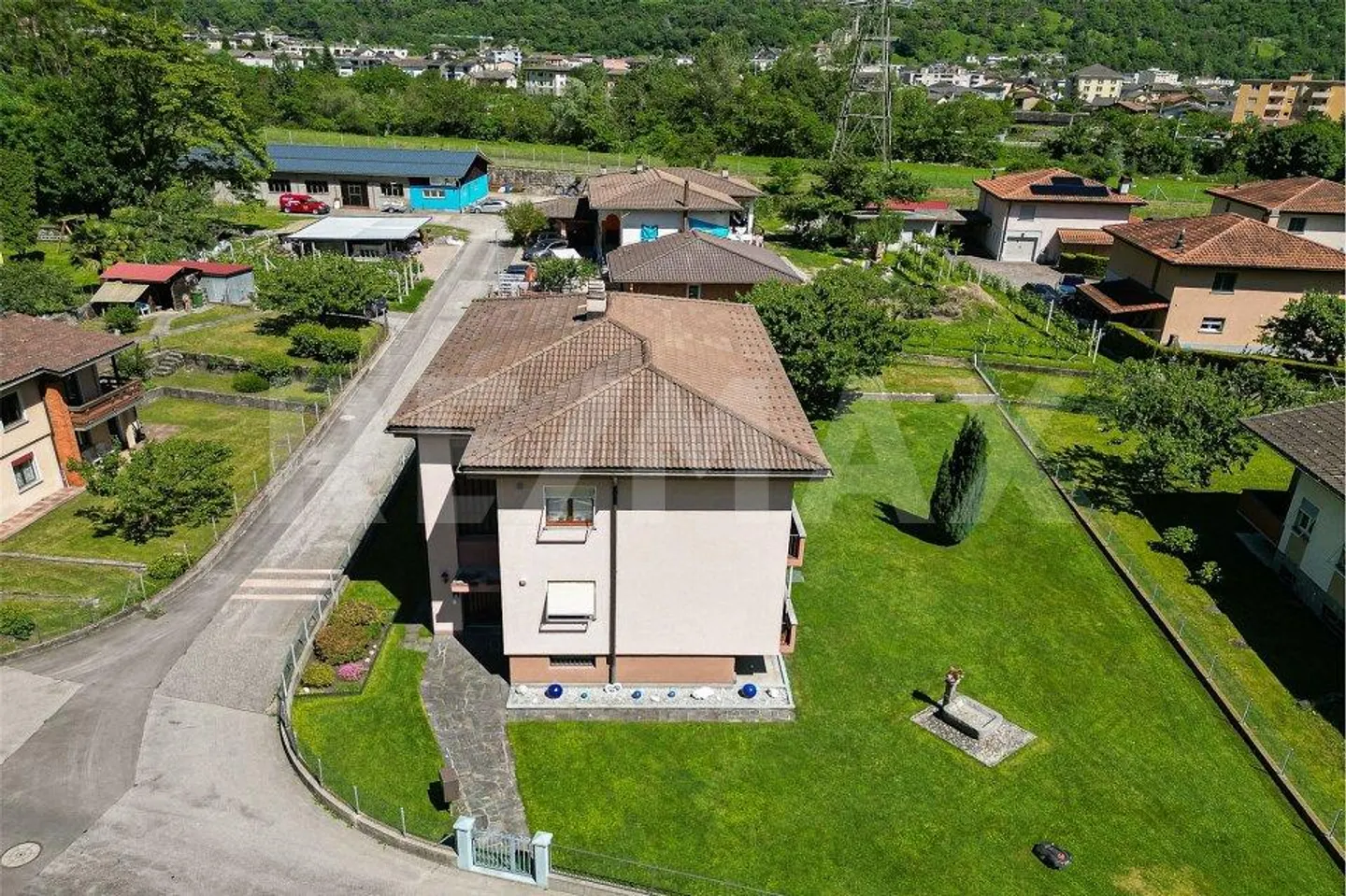 Proprietà d'investimento con giardino - Foto 11 di 13