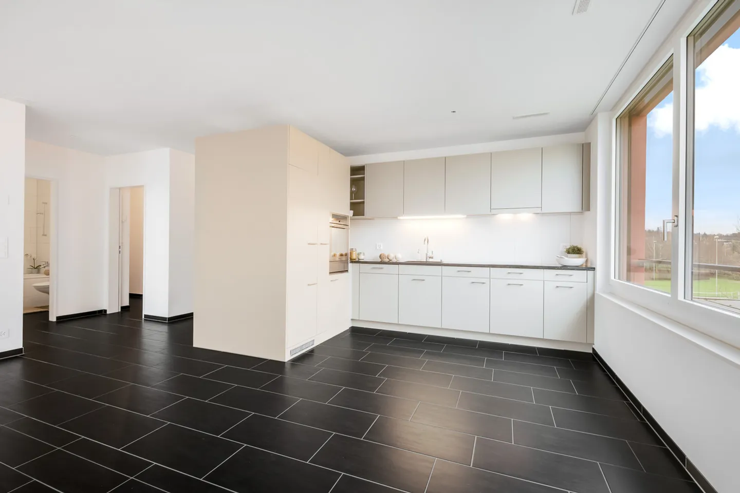 Appartement lumineux 2.5 pièces - Photo 4 sur 13