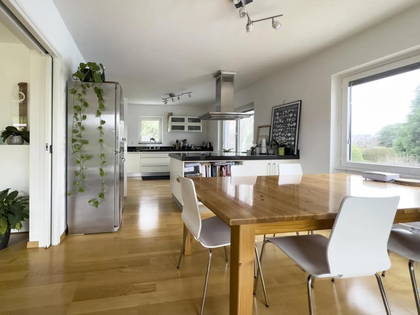Villa indipendente, piscina e giardino alberato in un tranquillo quartiere residenziale senza disturbi acustici. - Foto 4 di 9