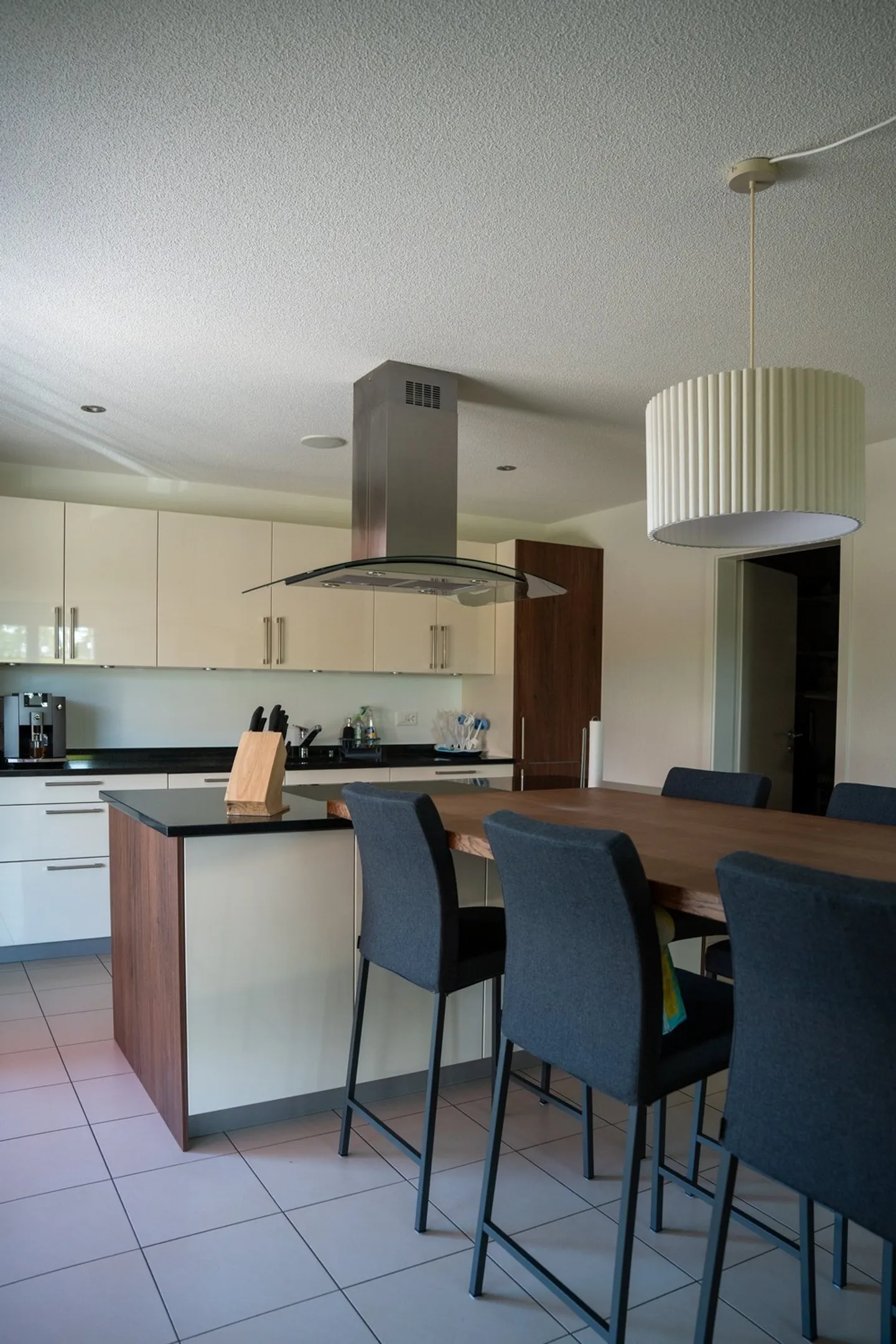Triplex penthouse in condominium ownership - Photo 7 of 13