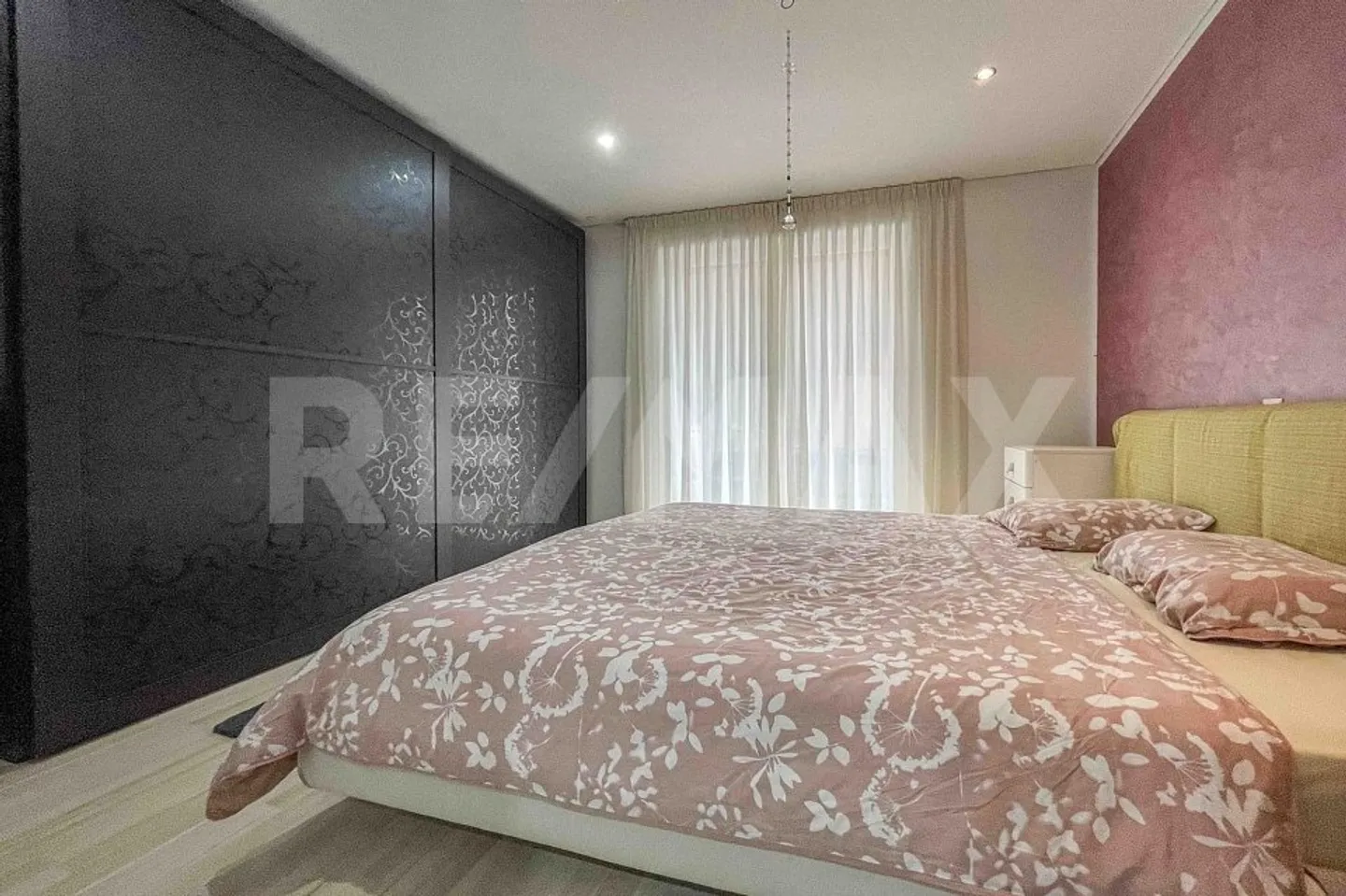 Elegant 4-room apartment with large private garden - Photo 6 of 8