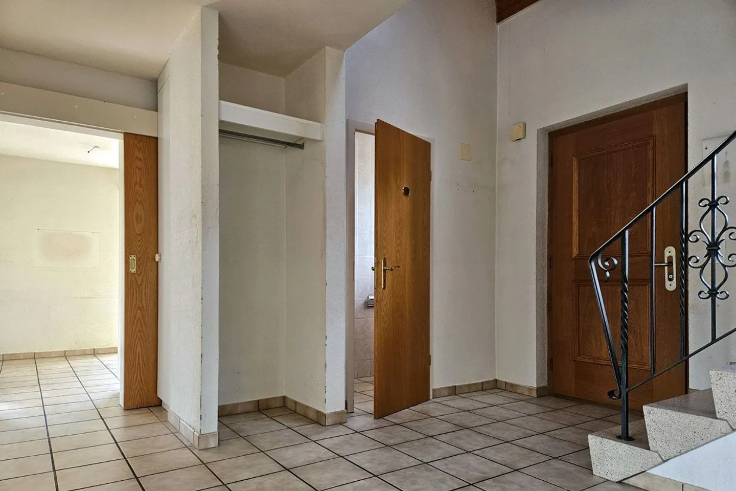 Incantevole casa unifamiliare di 6,5 stanze con grande giardino - Foto 2 di 13