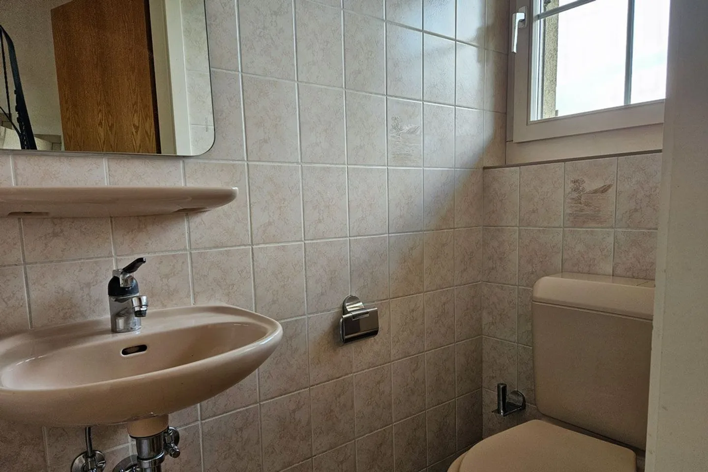 Incantevole casa unifamiliare di 6,5 stanze con grande giardino - Foto 3 di 13