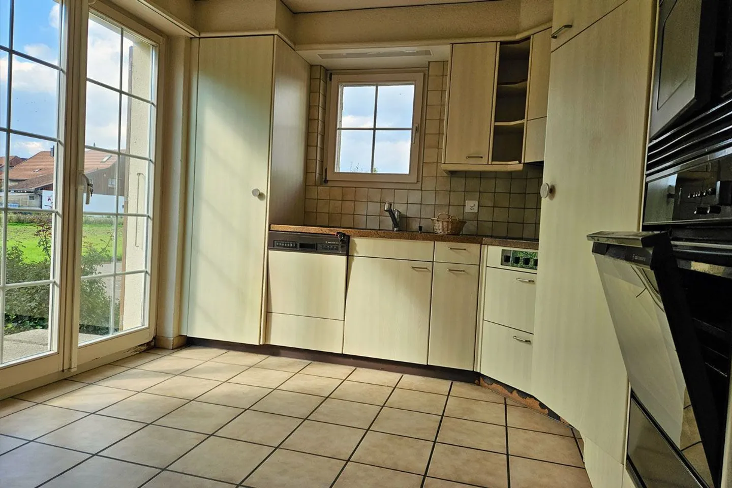 Incantevole casa unifamiliare di 6,5 stanze con grande giardino - Foto 4 di 13