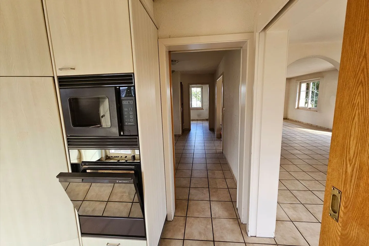 Incantevole casa unifamiliare di 6,5 stanze con grande giardino - Foto 5 di 13