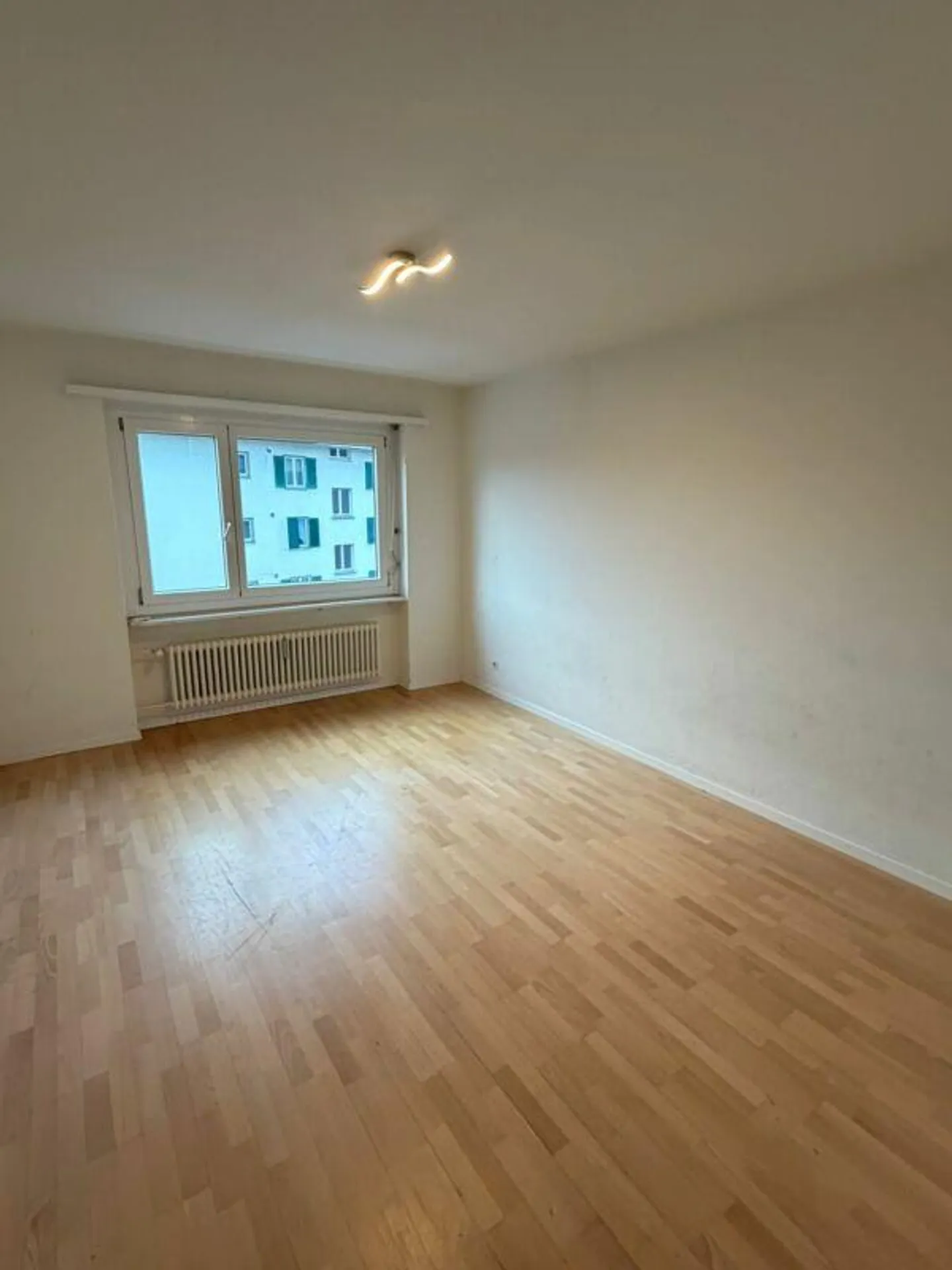 4.5 Apartment with large playground! - Photo 4 of 10