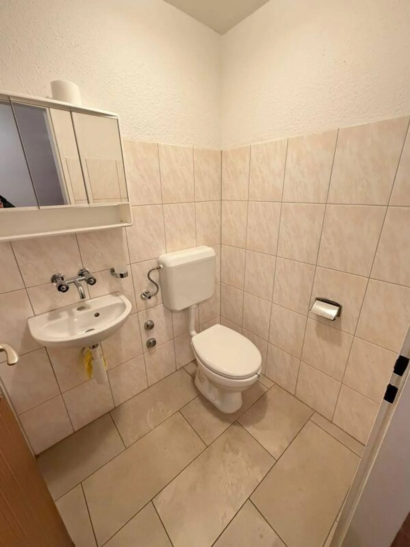 4.5 Apartment with large playground! - Photo 7 of 10