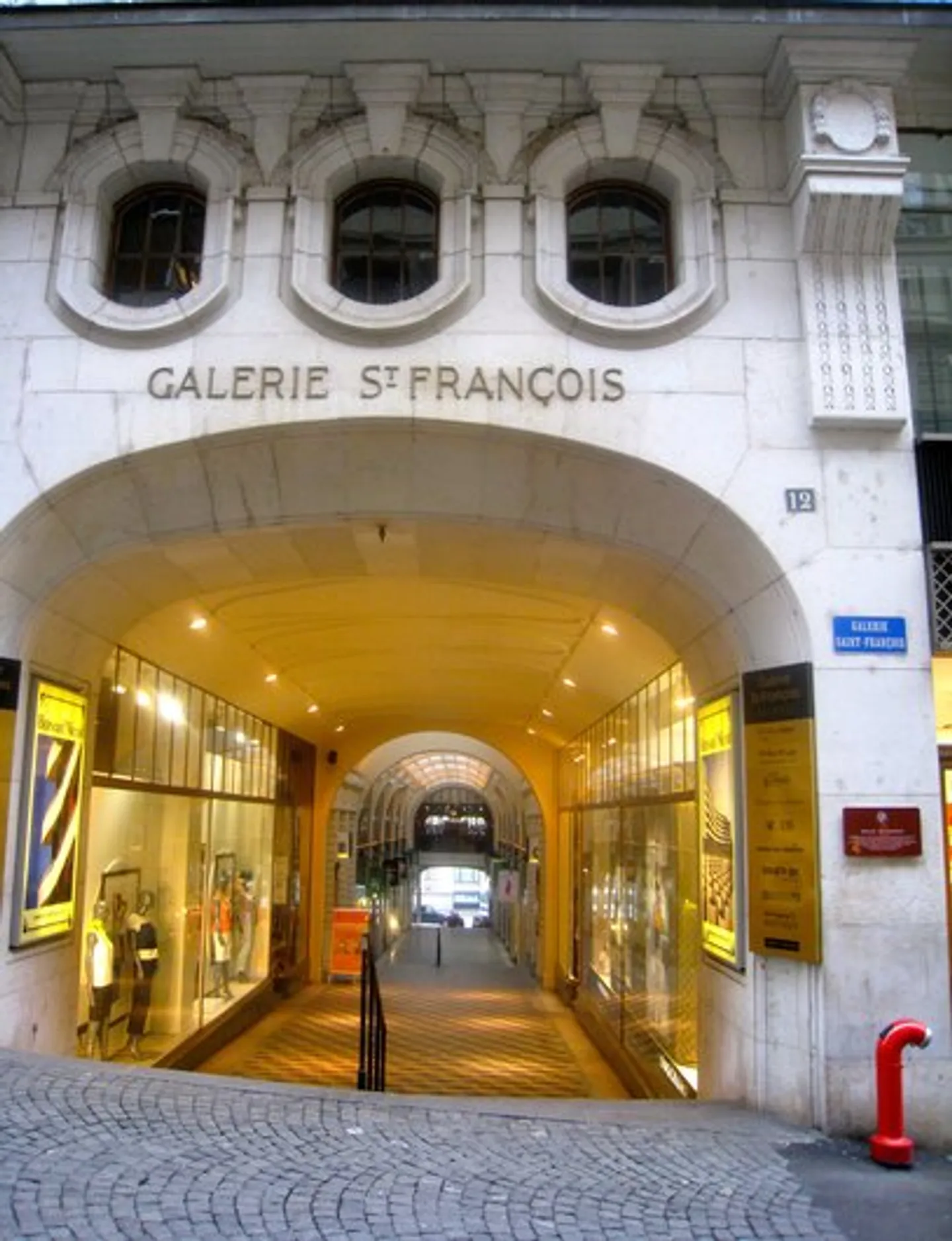 Vitrine in der Galerie Saint-François - Foto 1 von 1