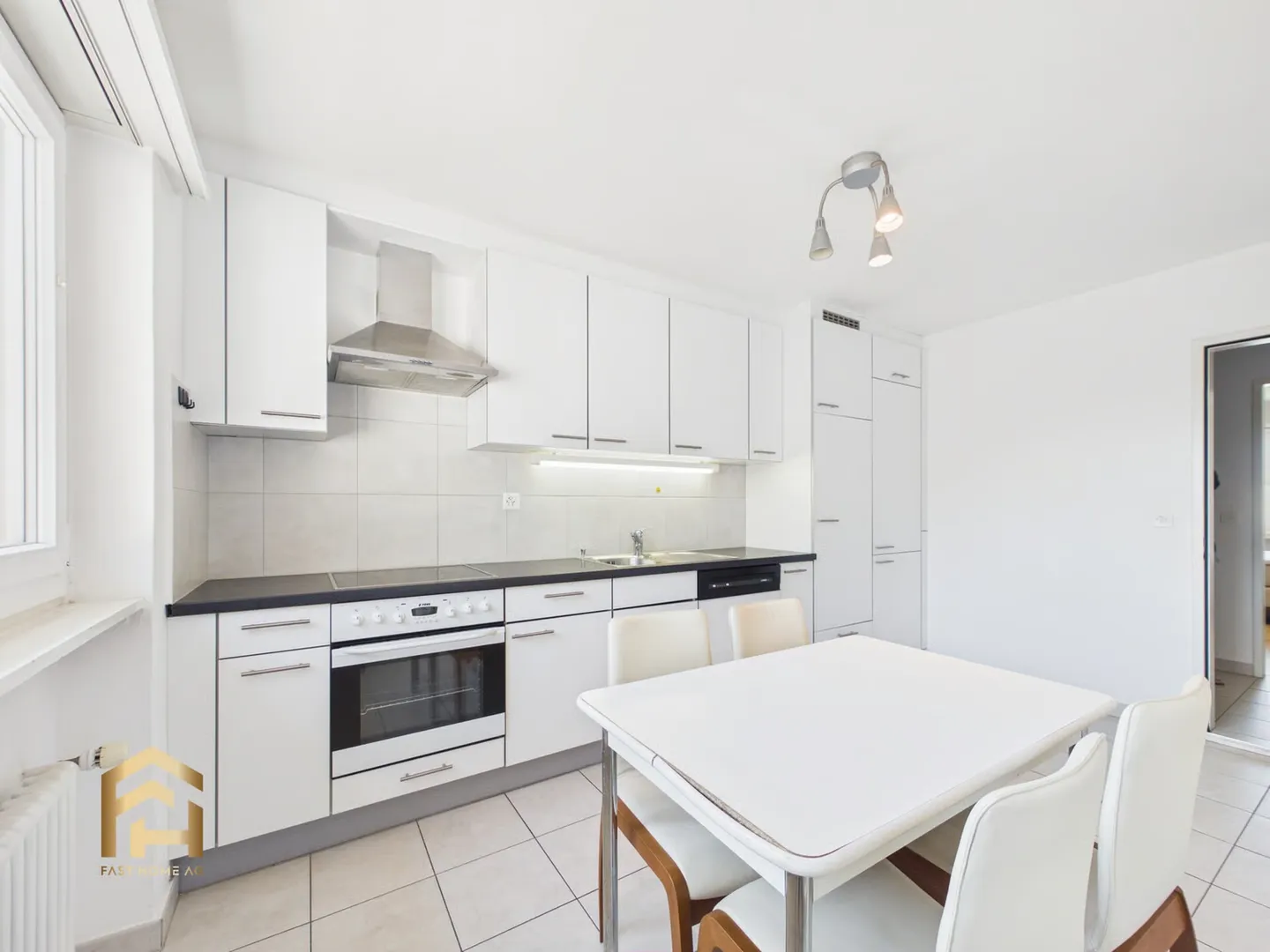 Spacious 4.5-room apartment with balcony in a quiet location - Photo 1 of 13