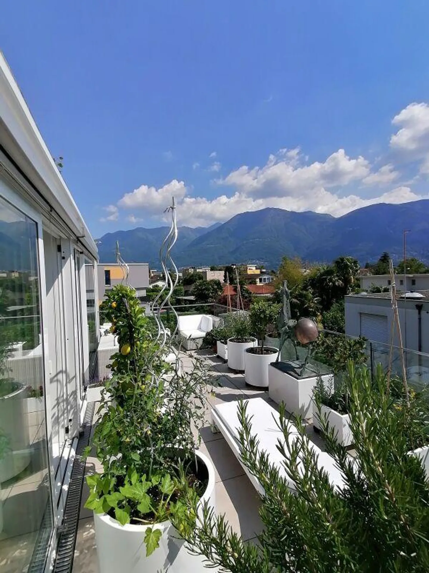 Penthouse de luxe de 4,5 pièces avec grande terrasse et 2 places de parking à... - Photo 12 sur 13