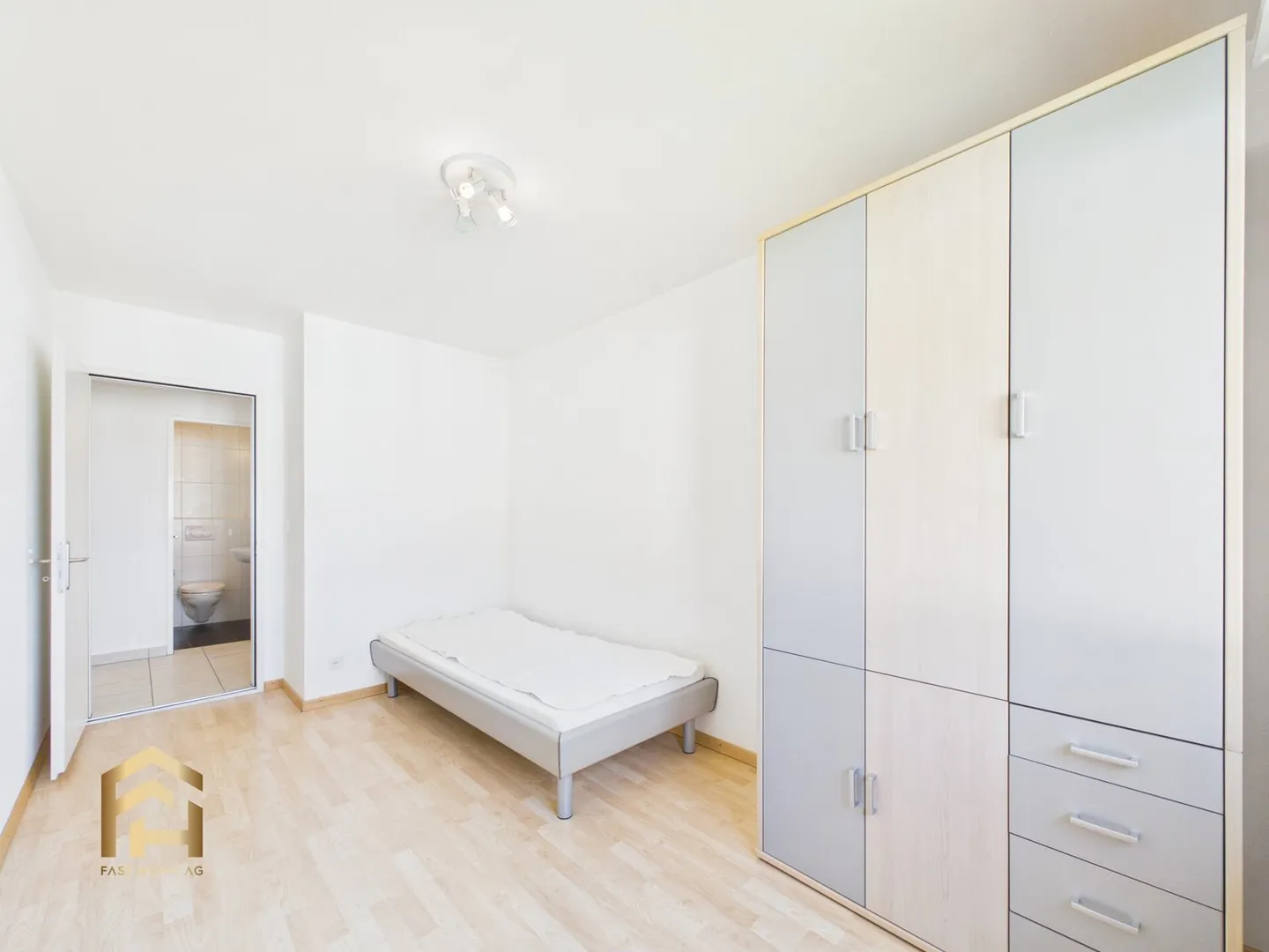 Spacious 4.5-room apartment with balcony in a quiet location - Photo 8 of 13