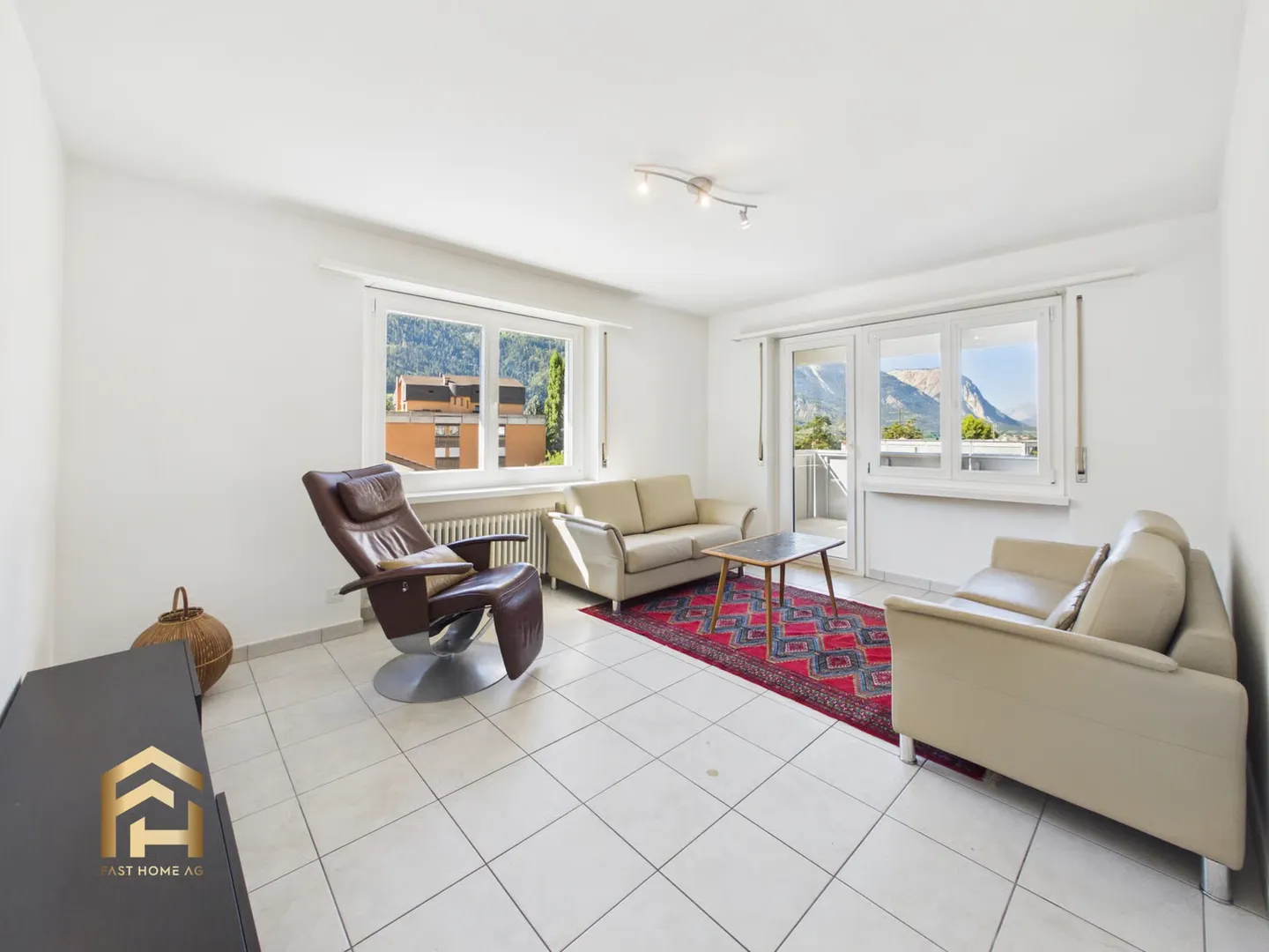 Spacious 4.5-room apartment with balcony in a quiet location - Photo 3 of 13
